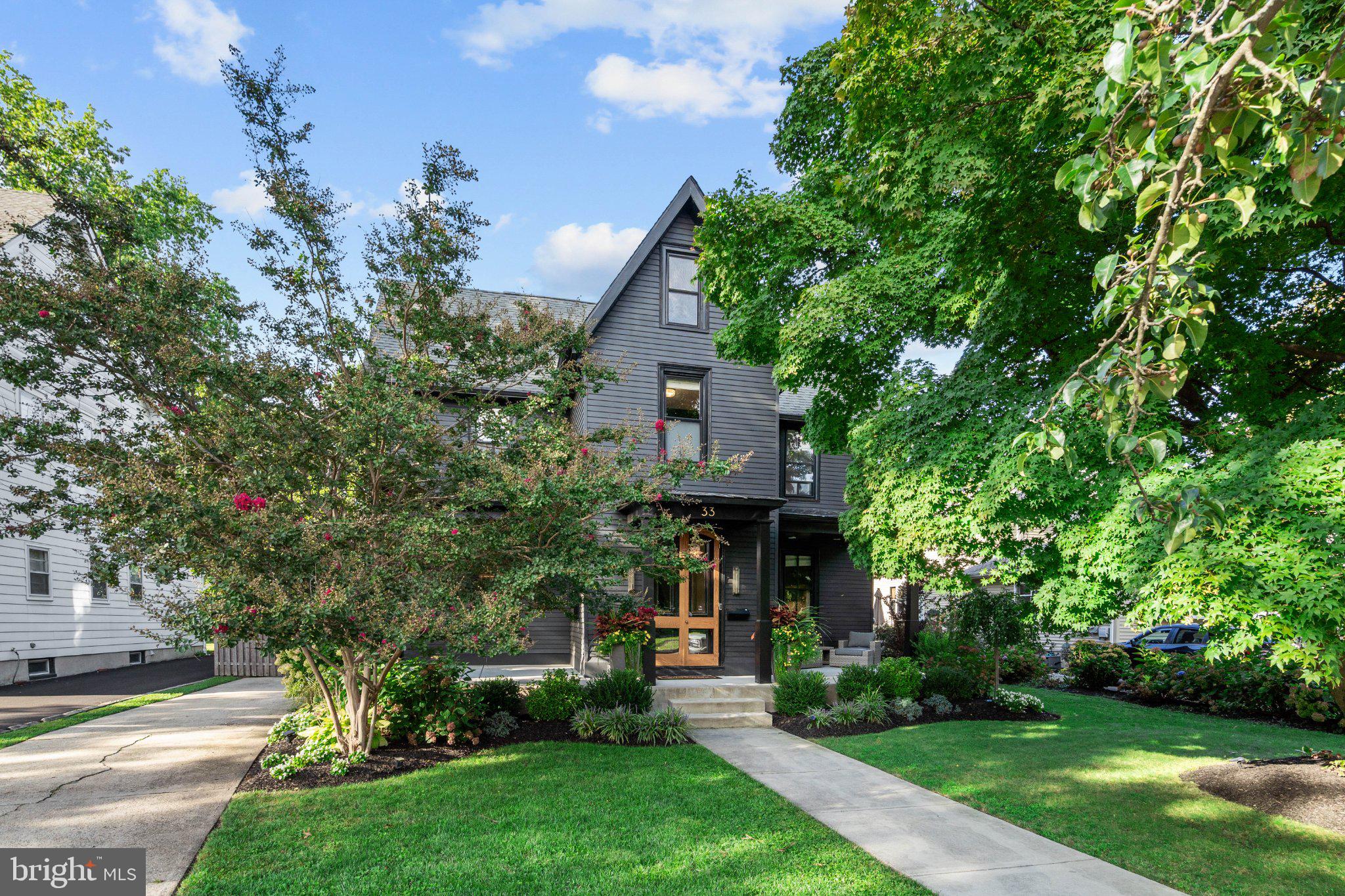 33 E CHESTNUT AVENUE