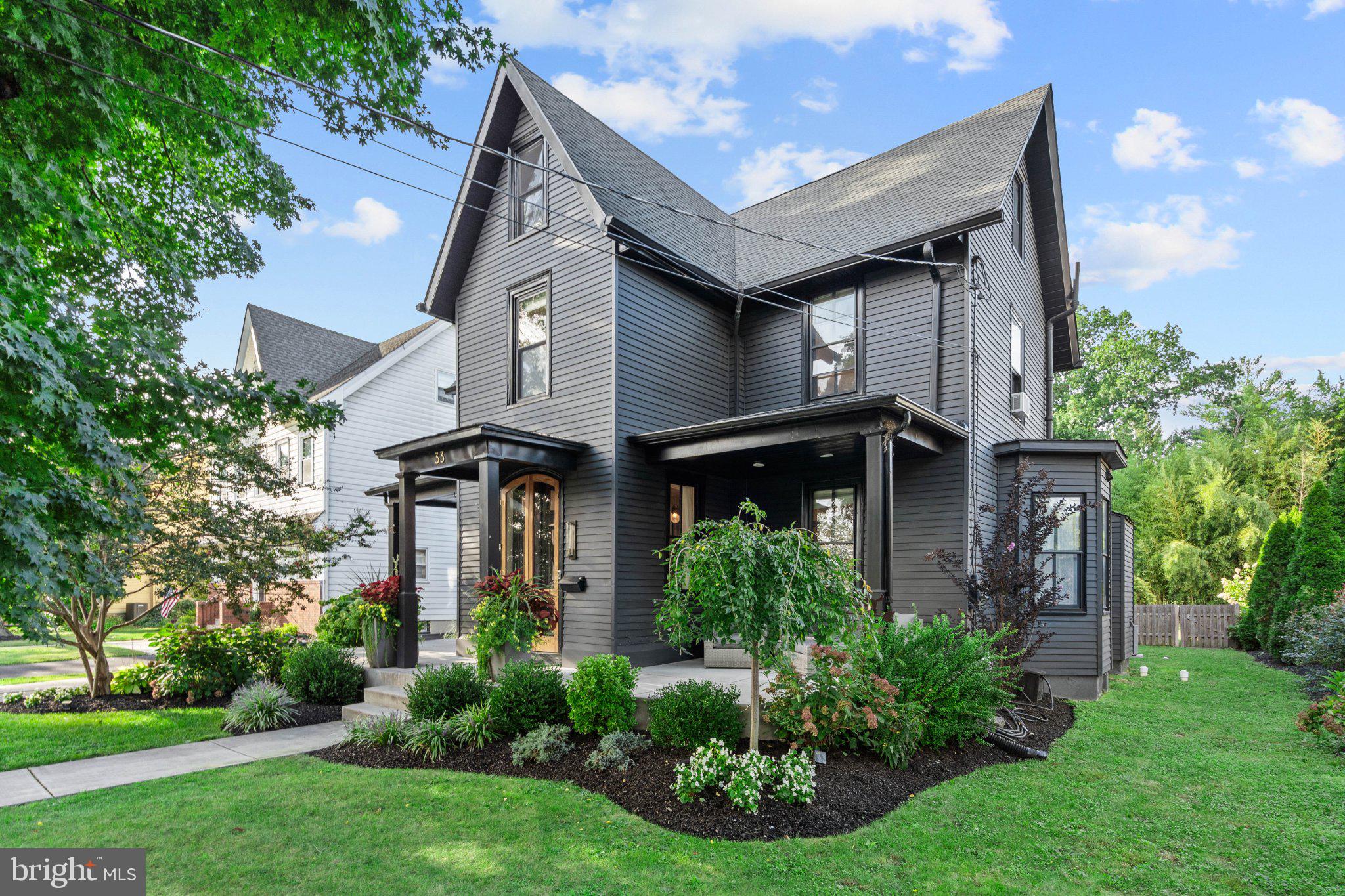 33 E CHESTNUT AVENUE