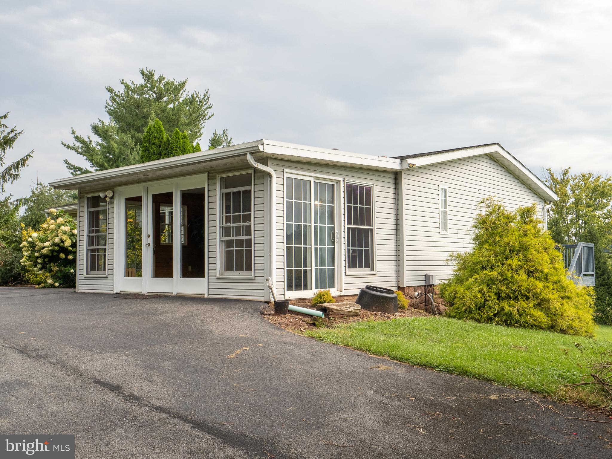 4689 MORGANTOWN ROAD