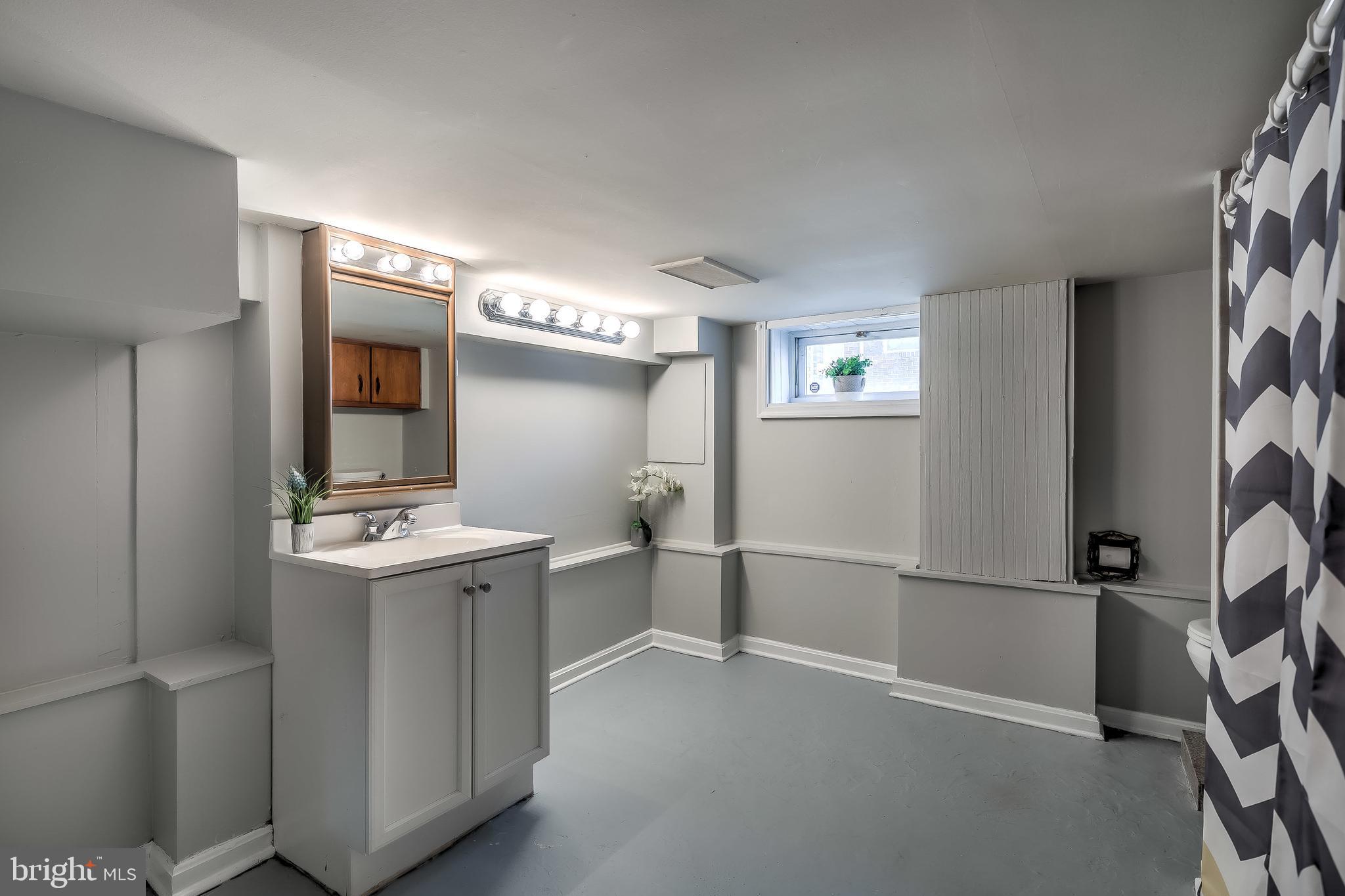 LOCUST POINT - Residential