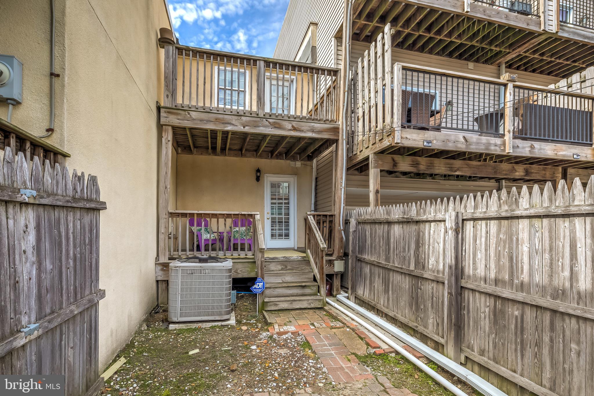 LOCUST POINT - Residential