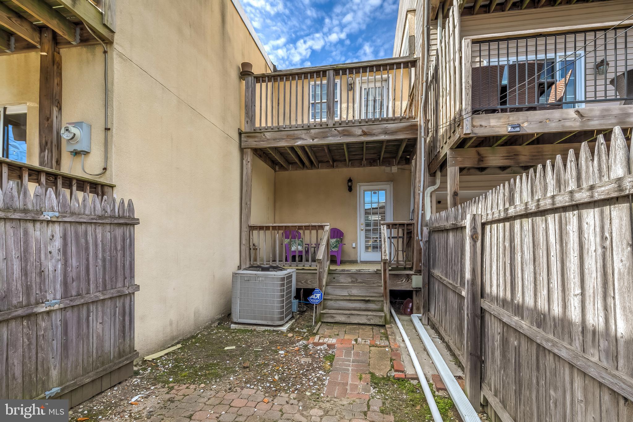 LOCUST POINT - Residential