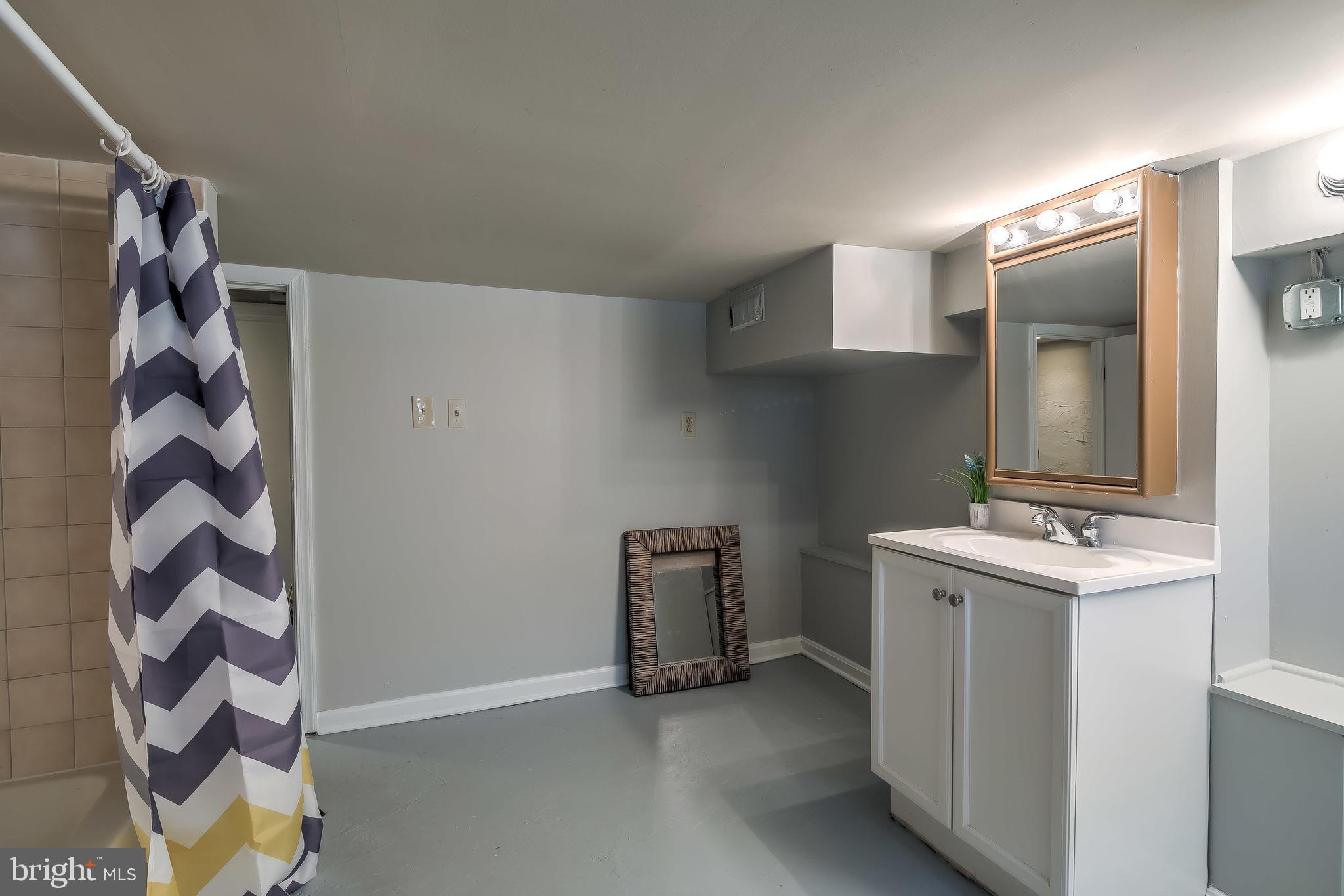 LOCUST POINT - Residential