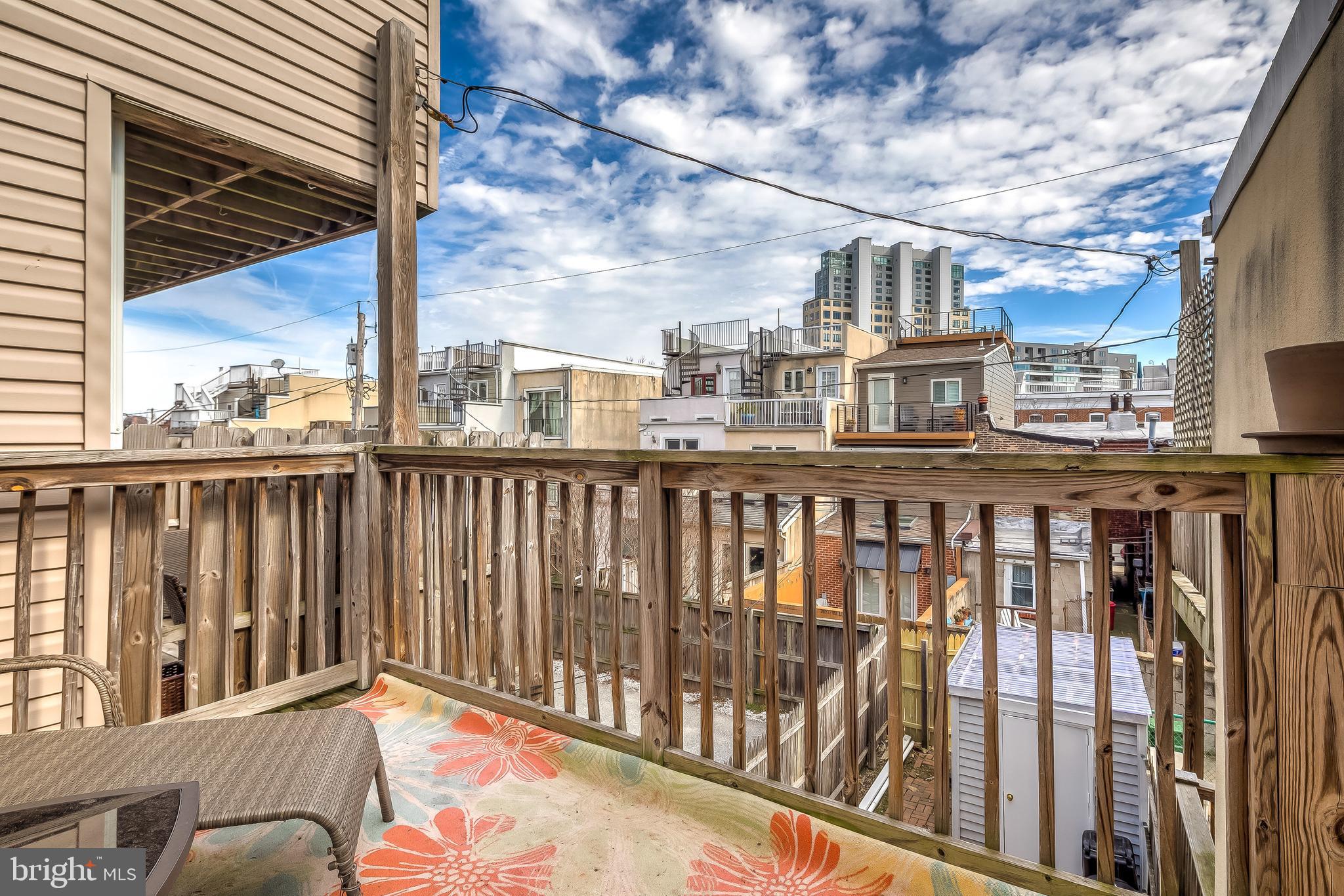 LOCUST POINT - Residential