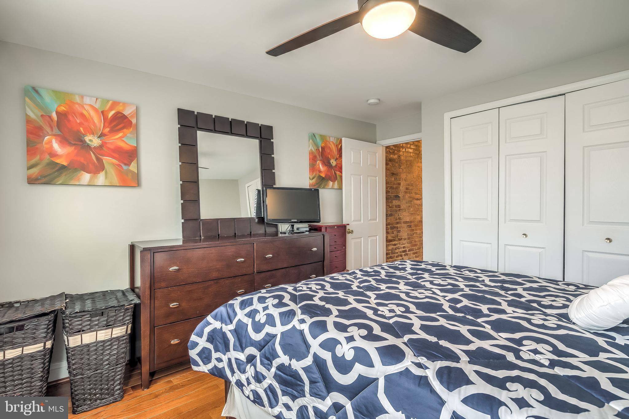 LOCUST POINT - Residential