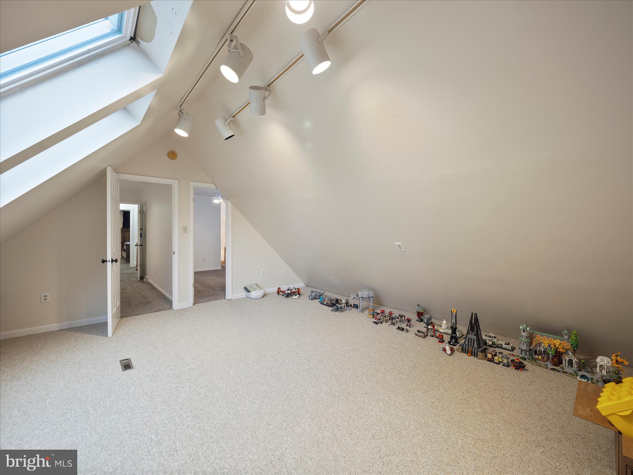 LONGVIEW ESTATES - Residential