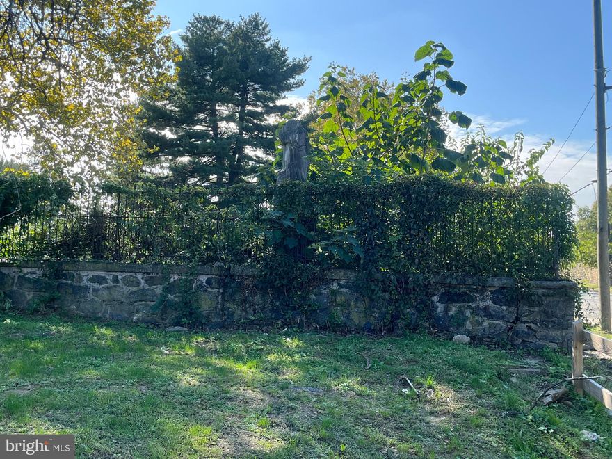 Great corner lot in a desirable location!  Steps from Cathedral Cemetery and Mill Creek Playground!  Close to W Girard Ave thoroughfare.  958 & 960 N Farson are being sold as a package or separately for $39,900 each.