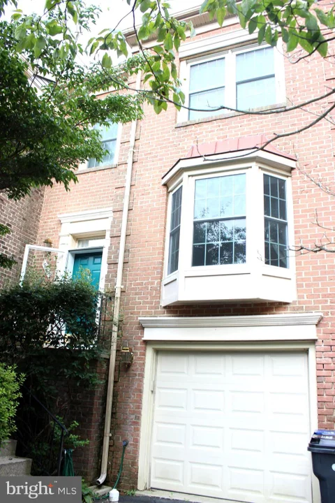 9685 Woodhenge Court, Burke, VA MLS: VAFX2333472