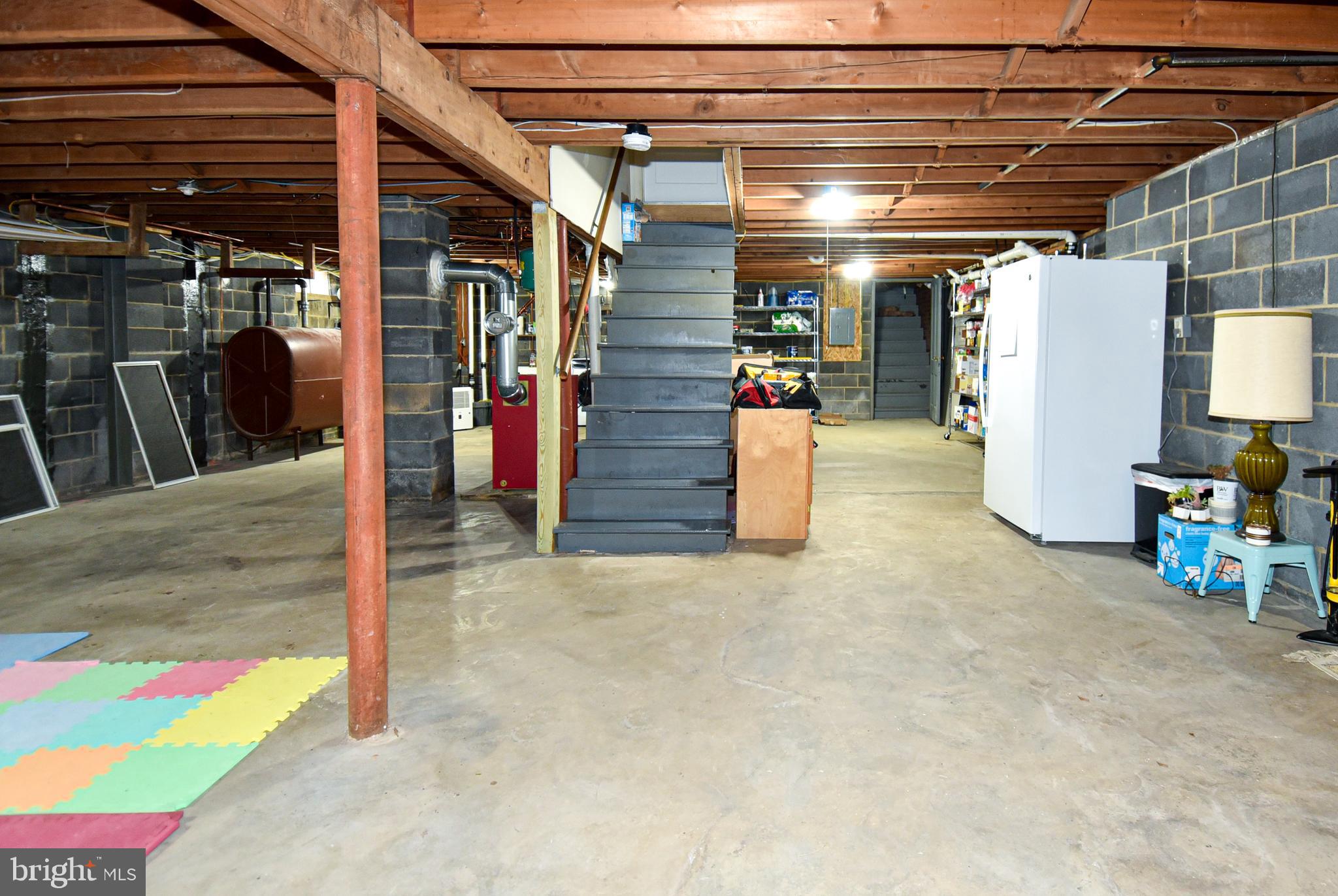 ROUND HILL - Residential Lease