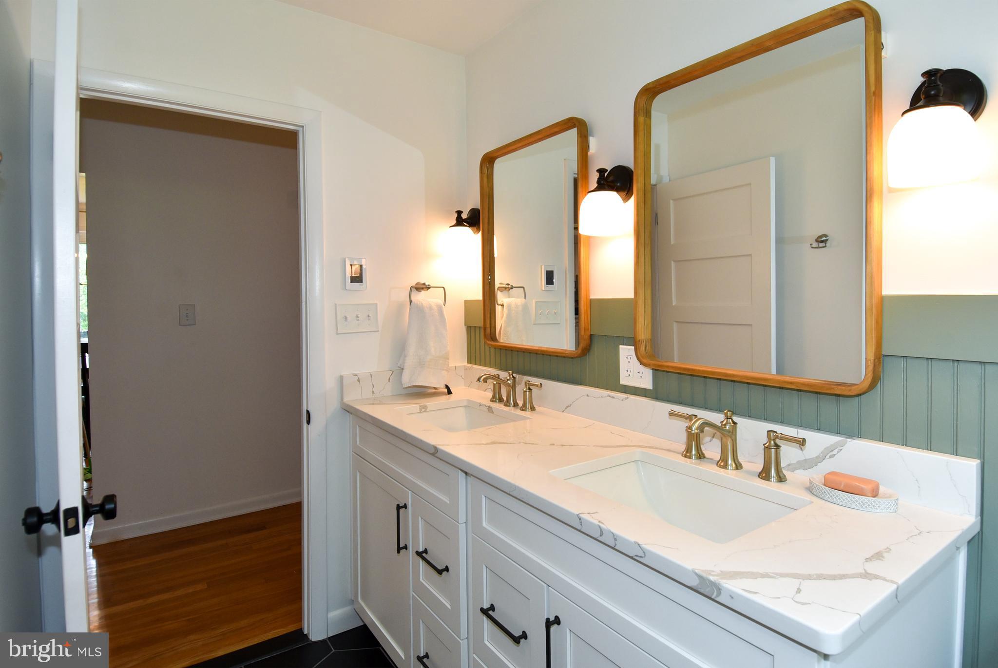 ROUND HILL - Residential Lease