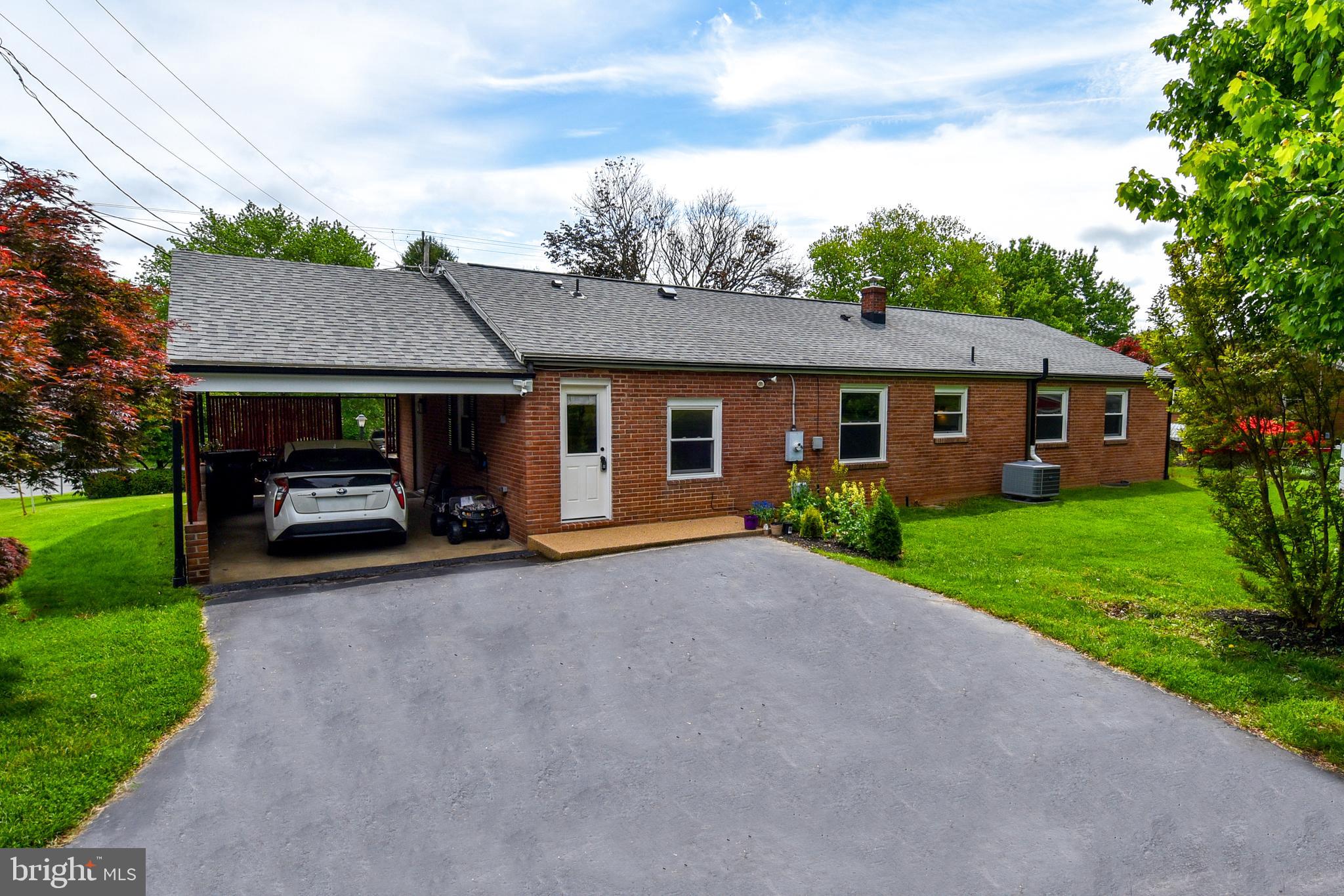 ROUND HILL - Residential Lease