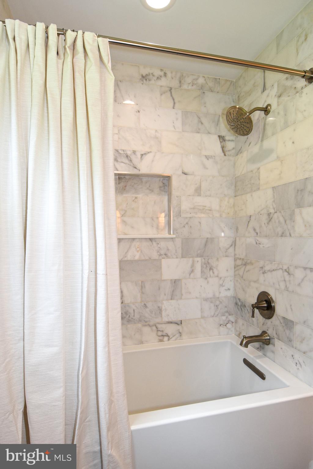 ROUND HILL - Residential Lease