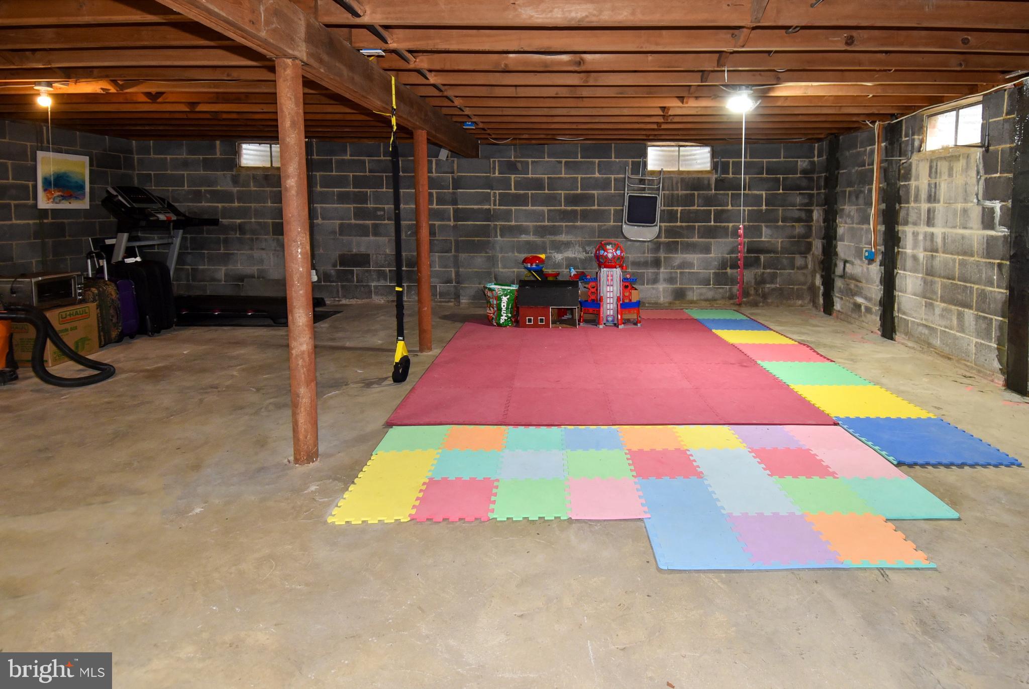 ROUND HILL - Residential Lease