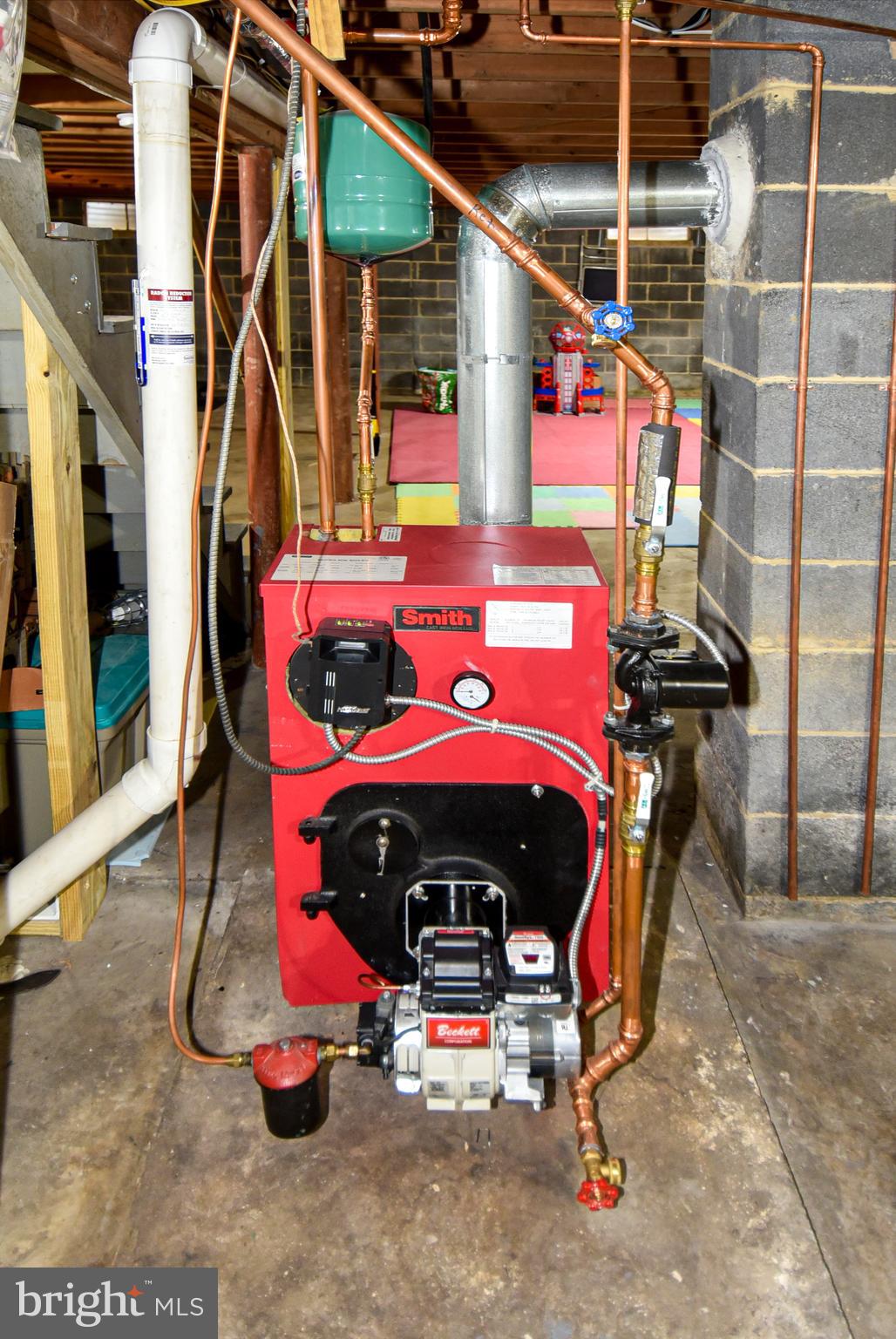 ROUND HILL - Residential Lease