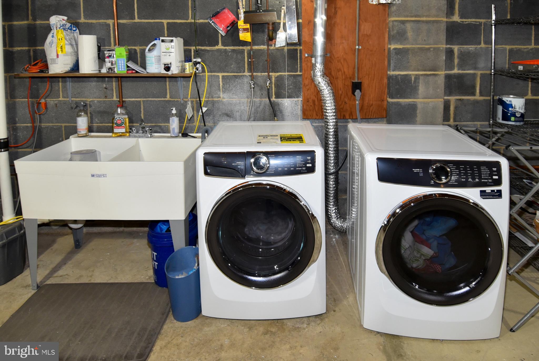 ROUND HILL - Residential Lease