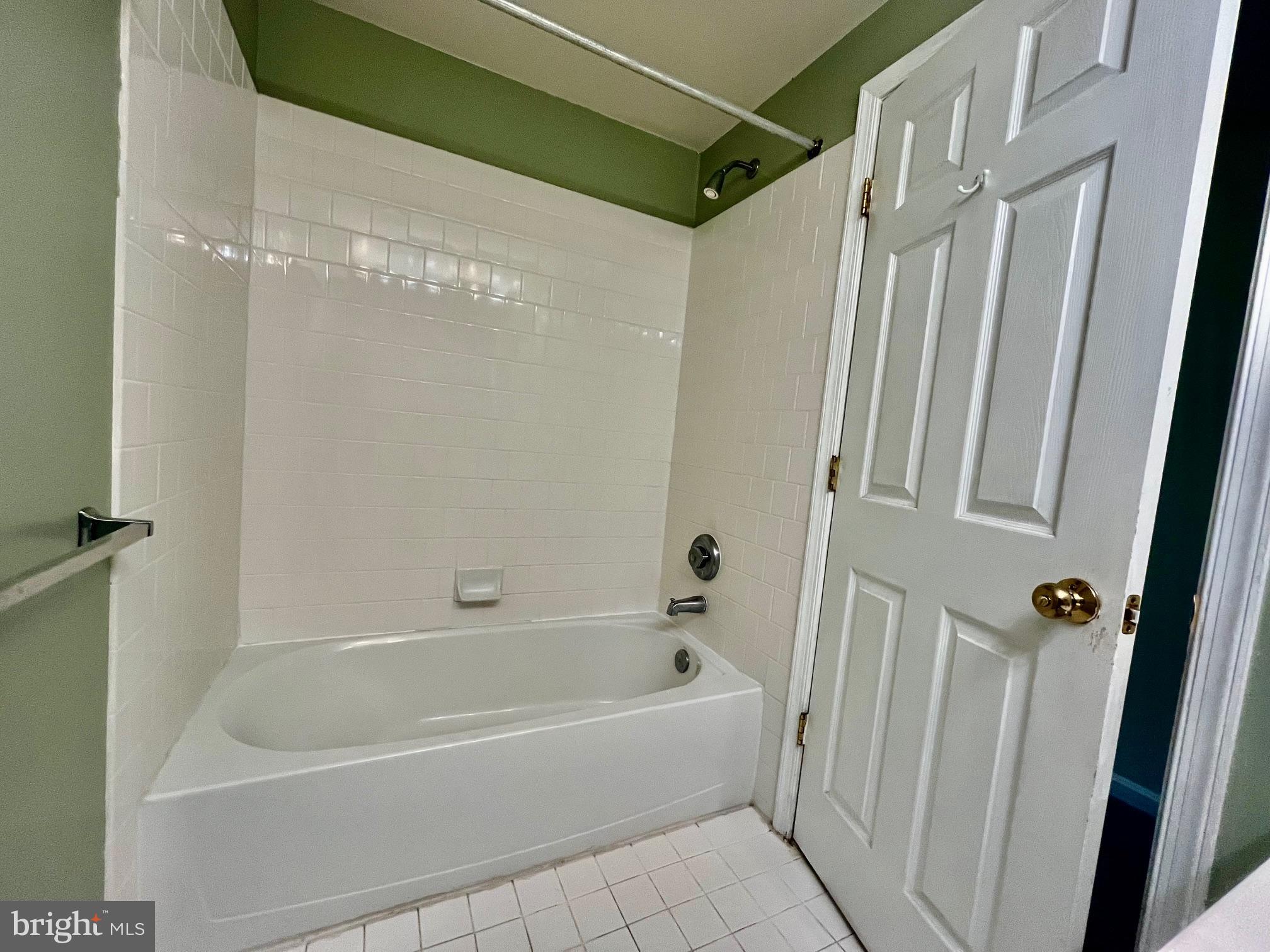 ISLAND CREEK - Residential Lease