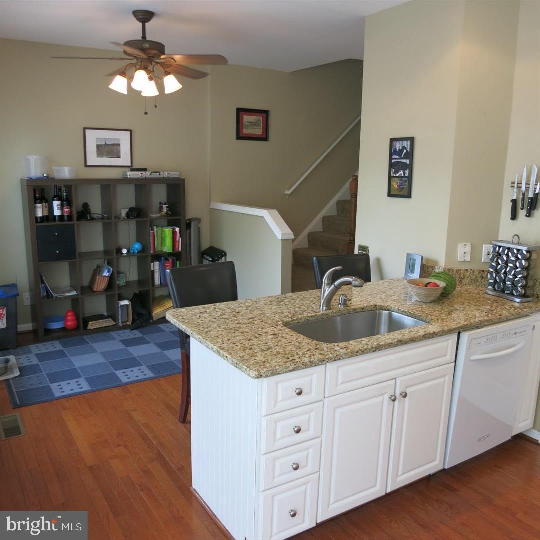7504 LAMOYNE COURT