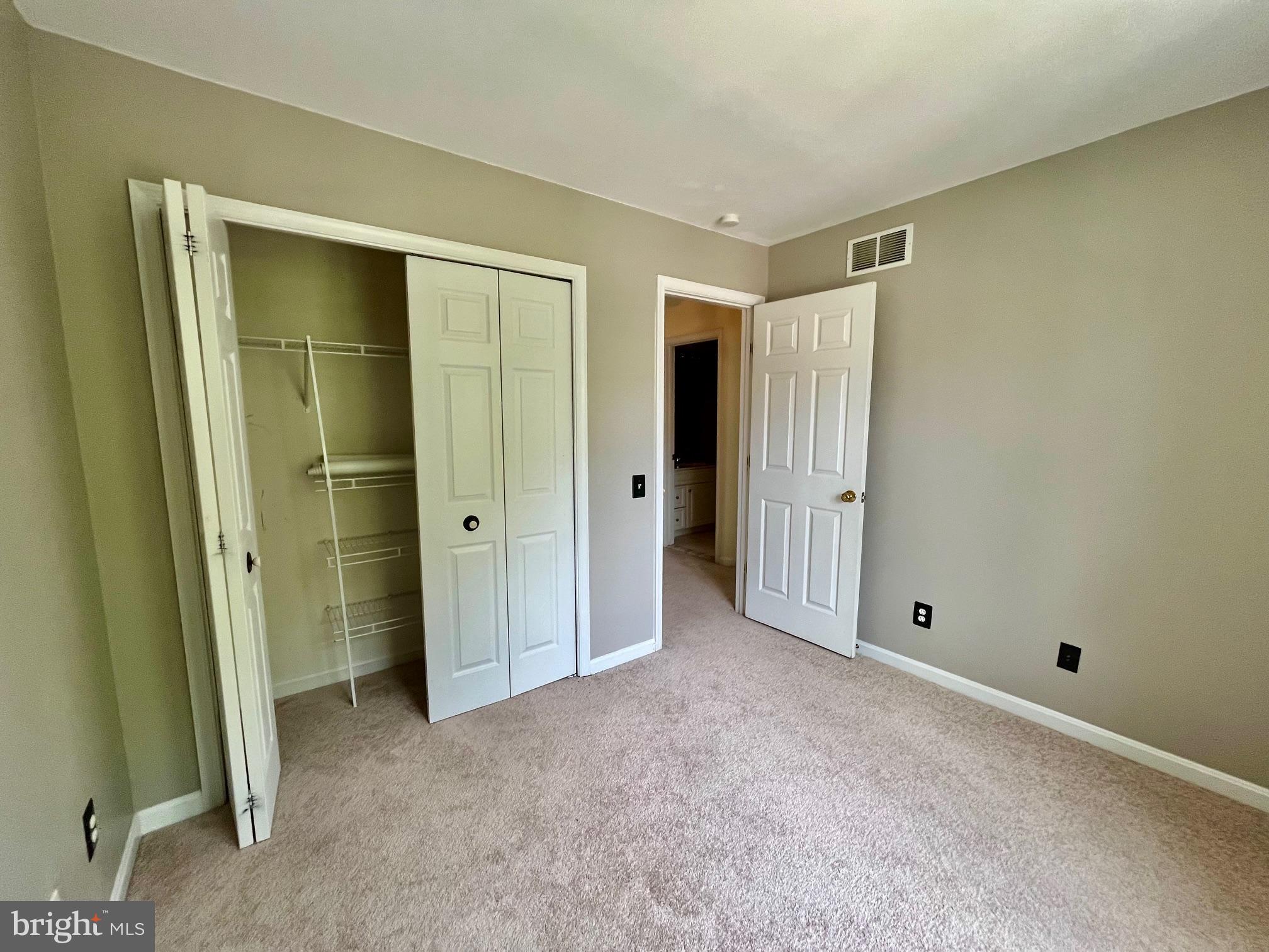 ISLAND CREEK - Residential Lease