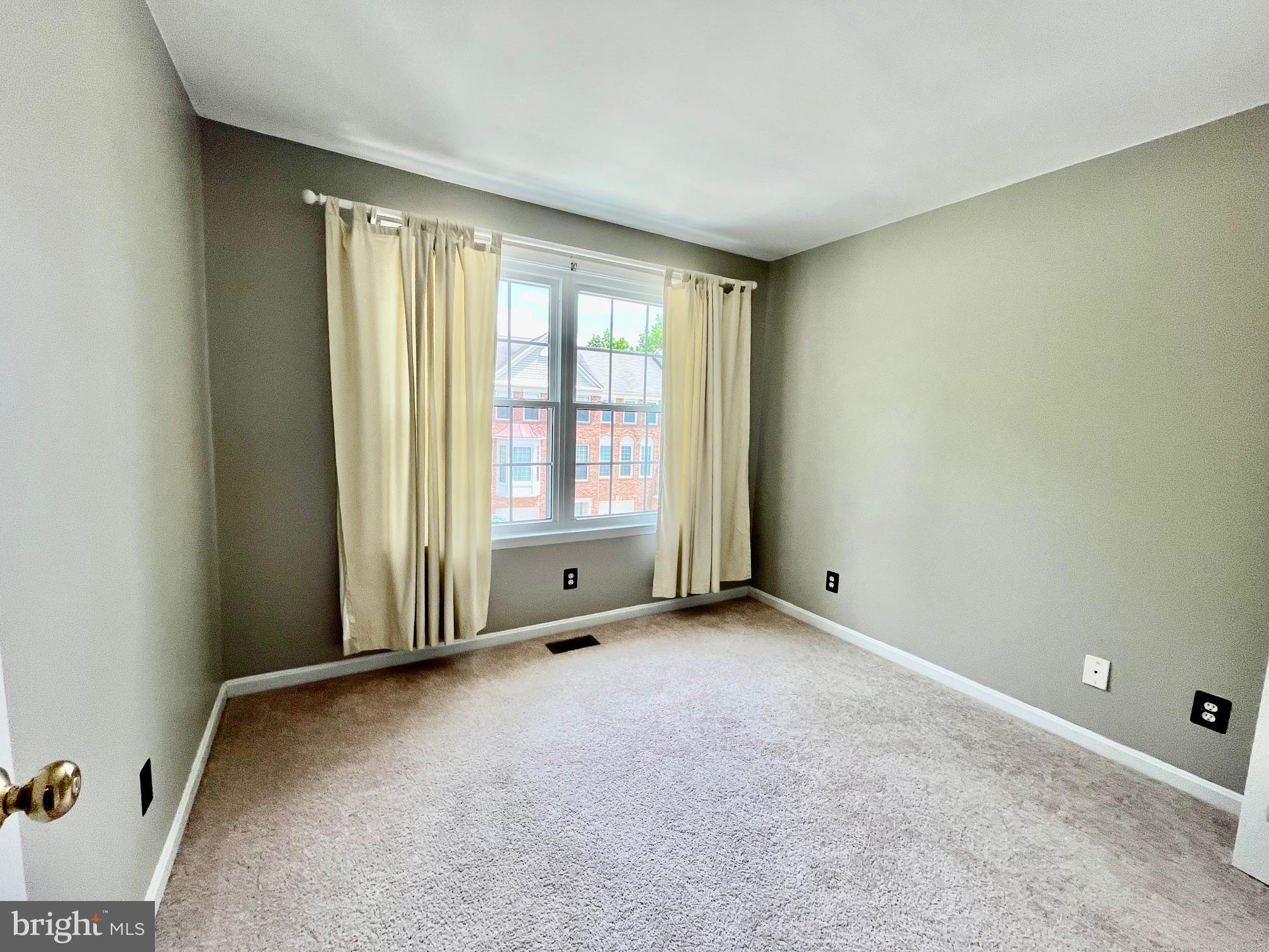 ISLAND CREEK - Residential Lease