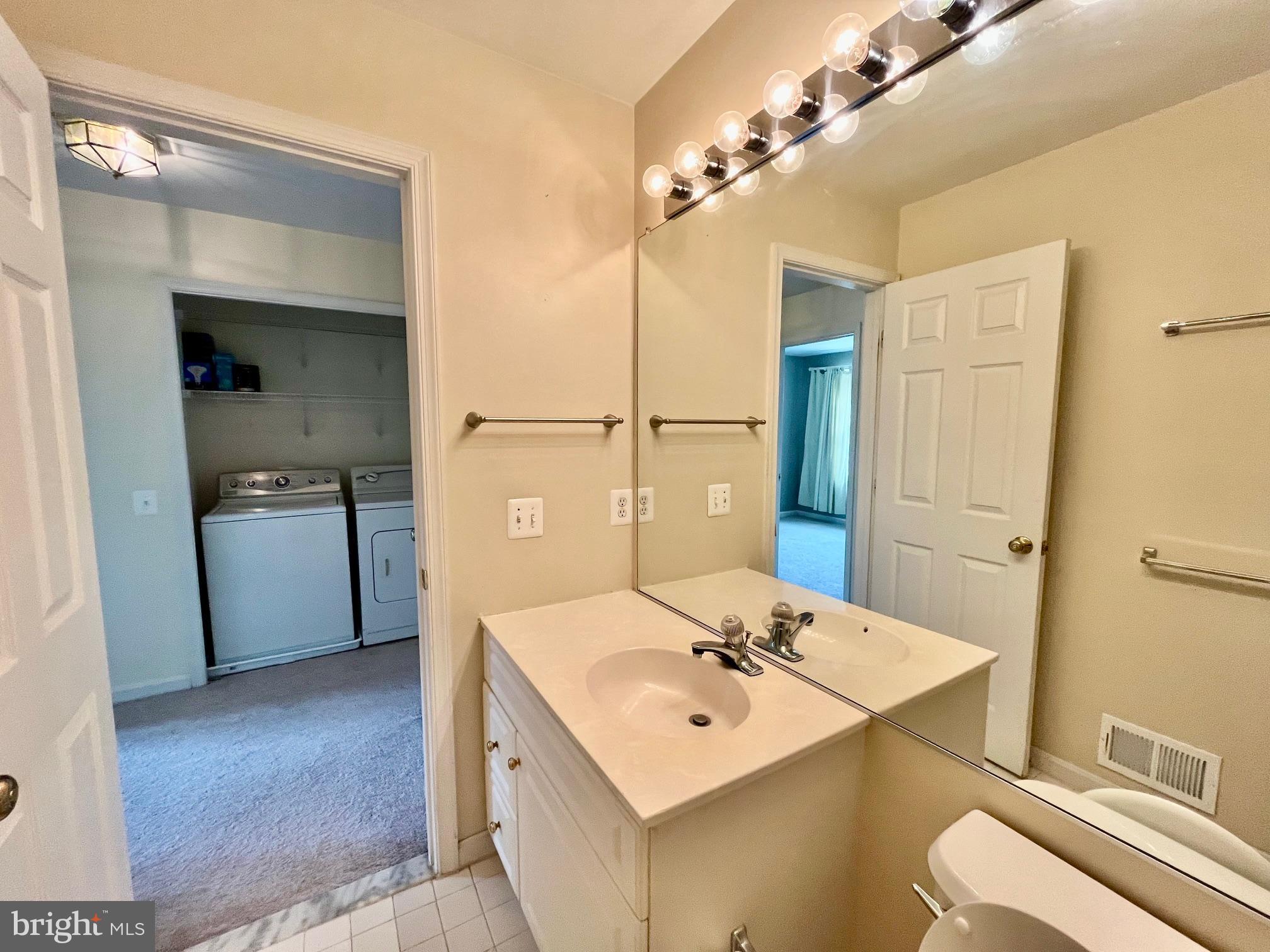 ISLAND CREEK - Residential Lease