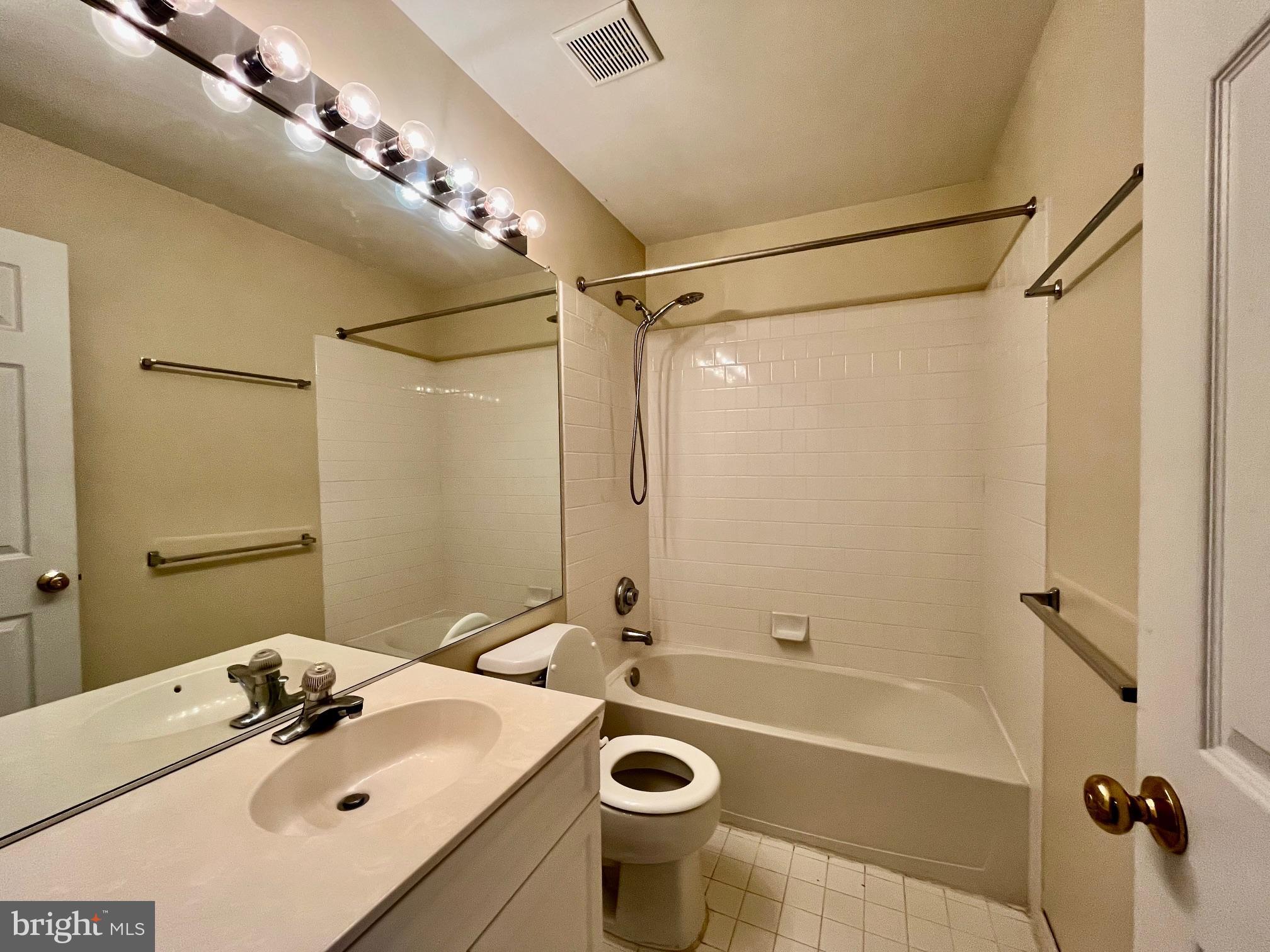 ISLAND CREEK - Residential Lease