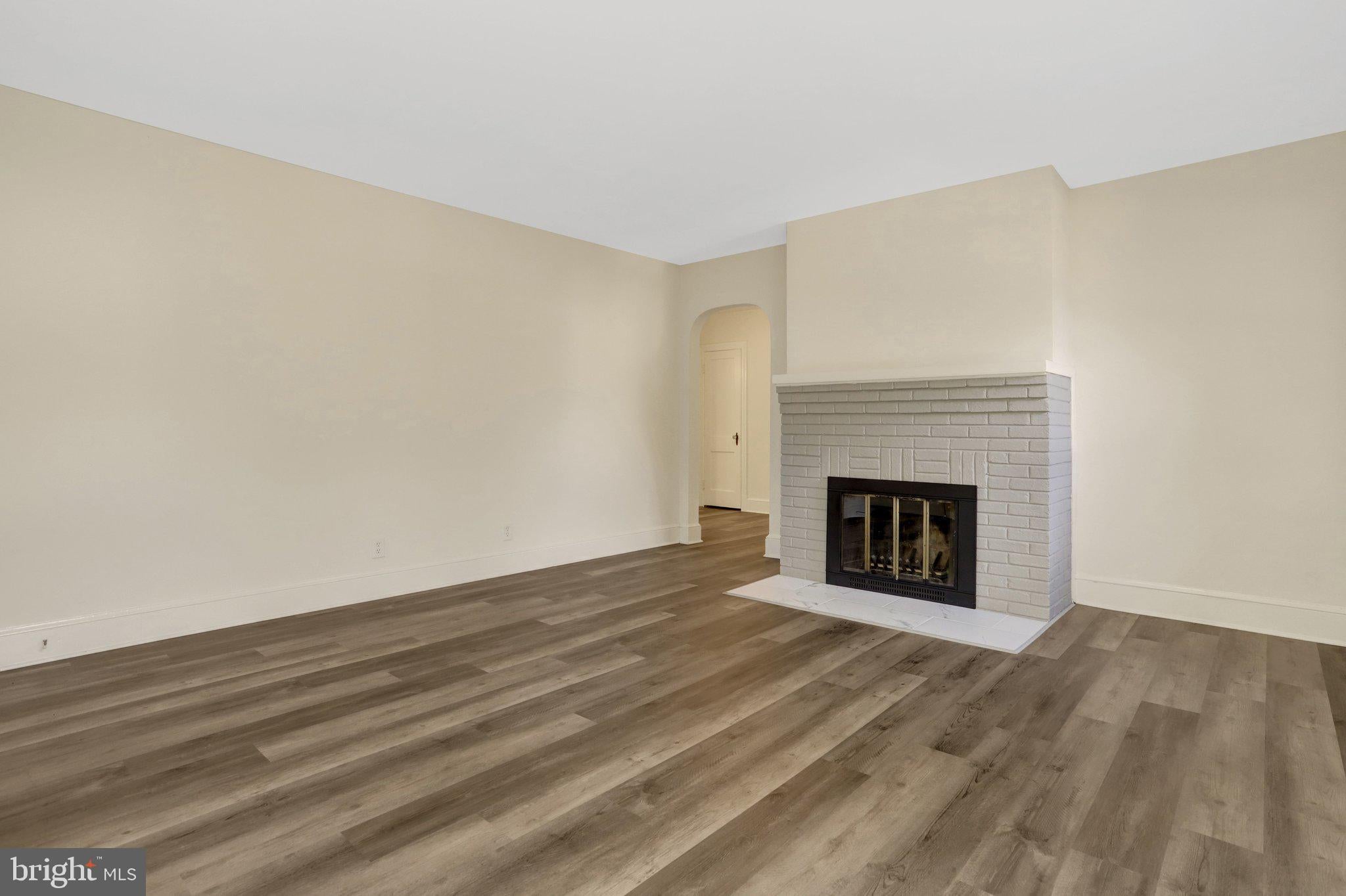 34 E WALNUT STREET