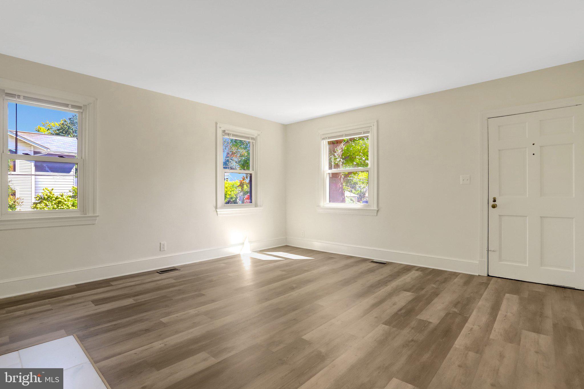 34 E WALNUT STREET