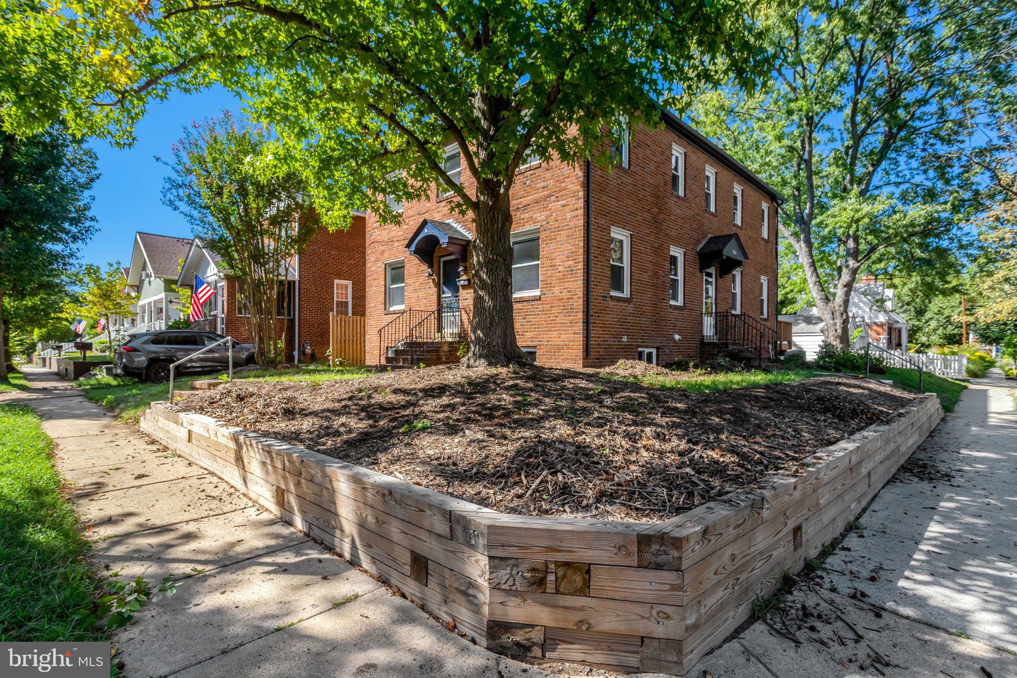 34 E WALNUT STREET