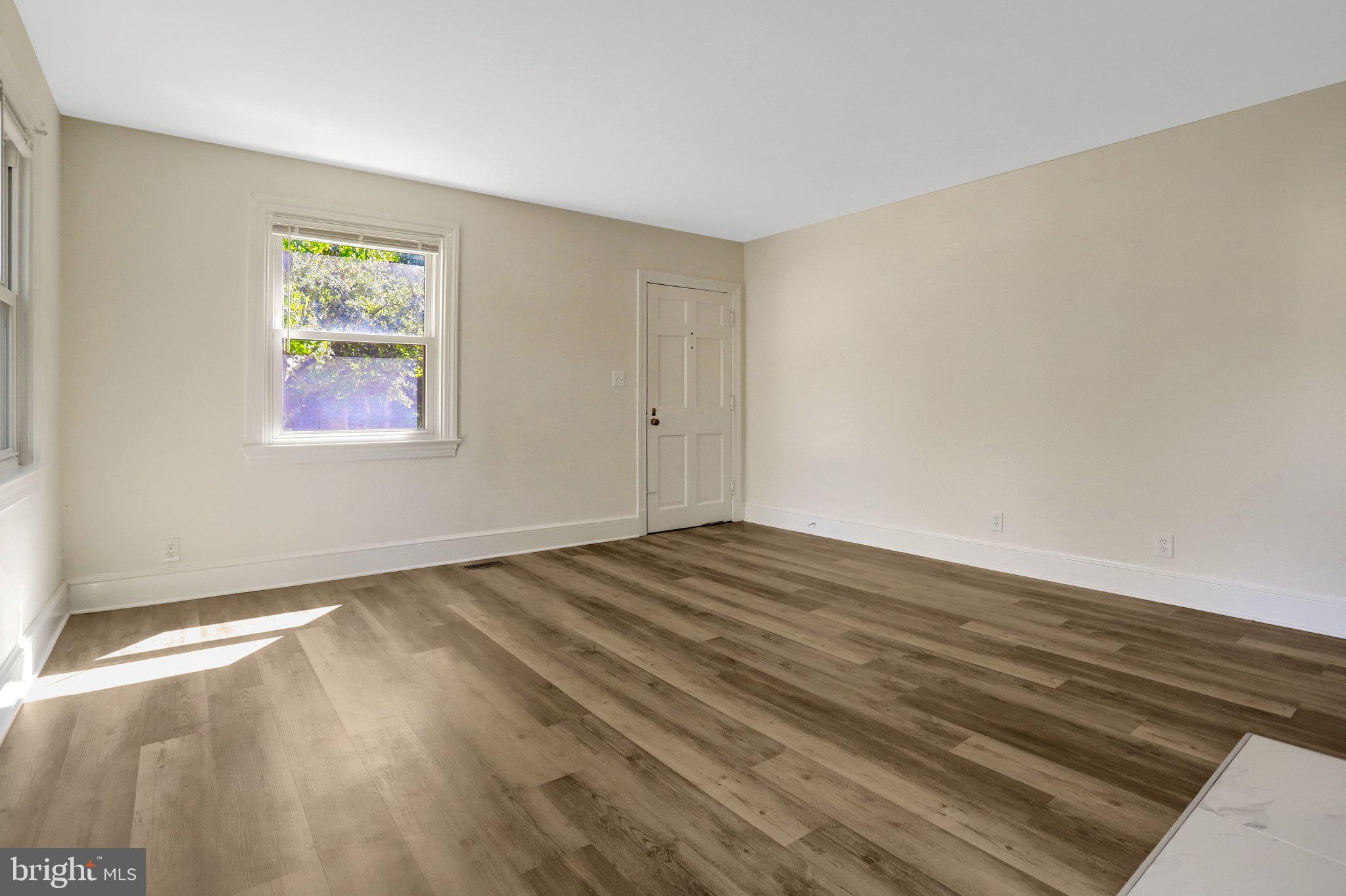 34 E WALNUT STREET