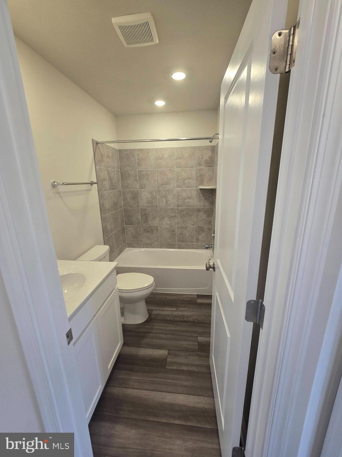 RED CLOVER MEADOWS - Residential Lease