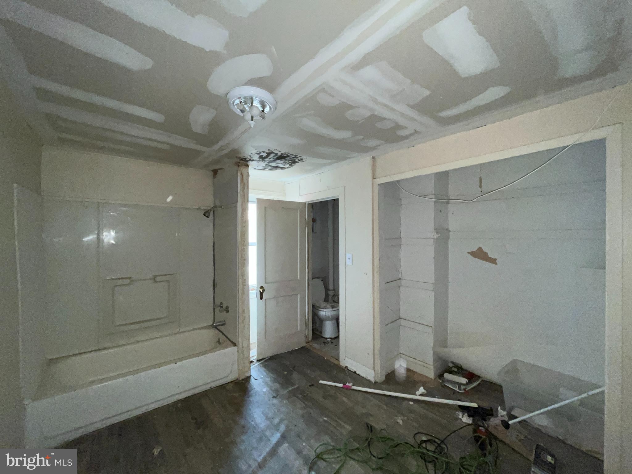 MILL HILL - Residential