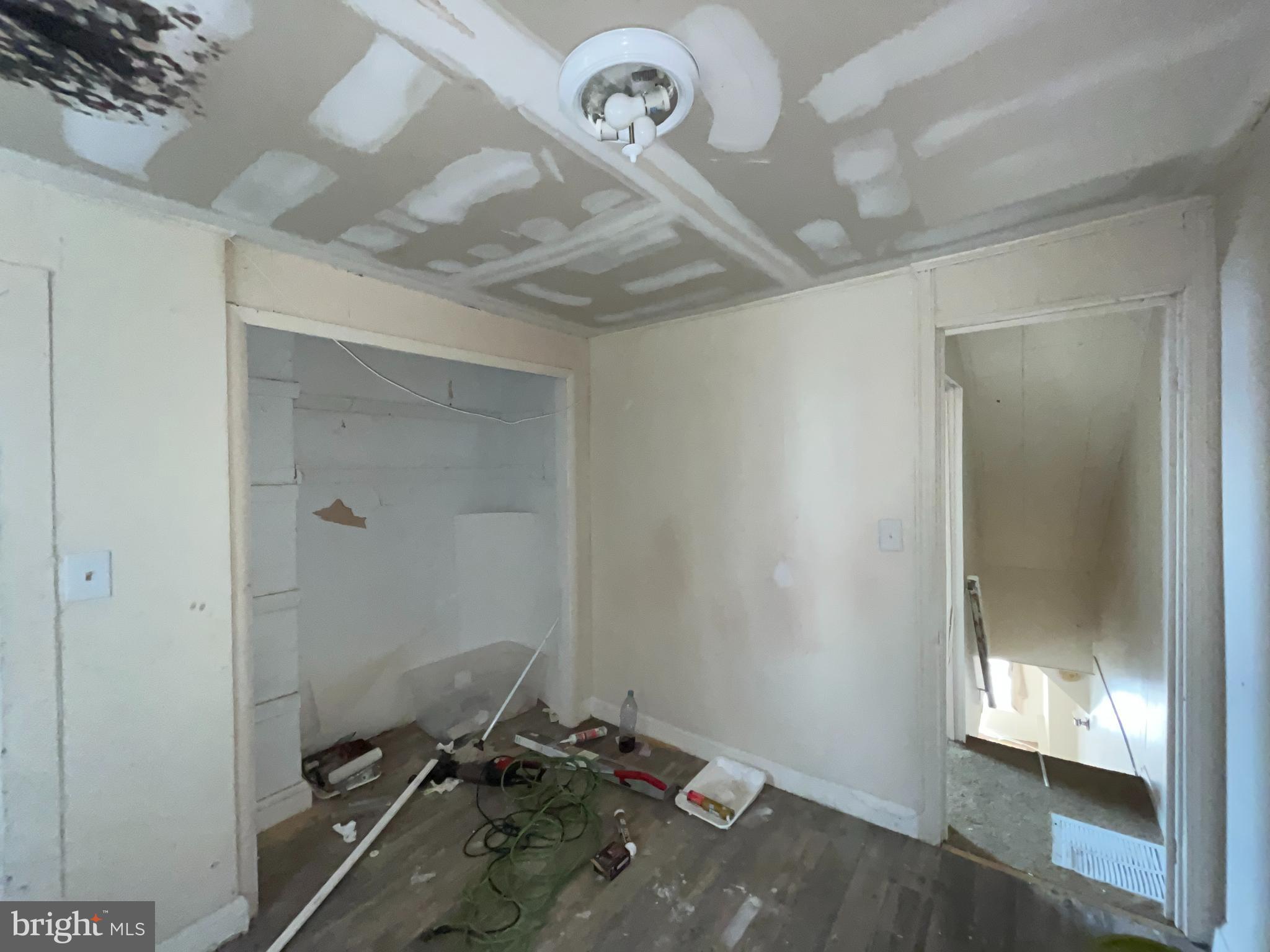 MILL HILL - Residential