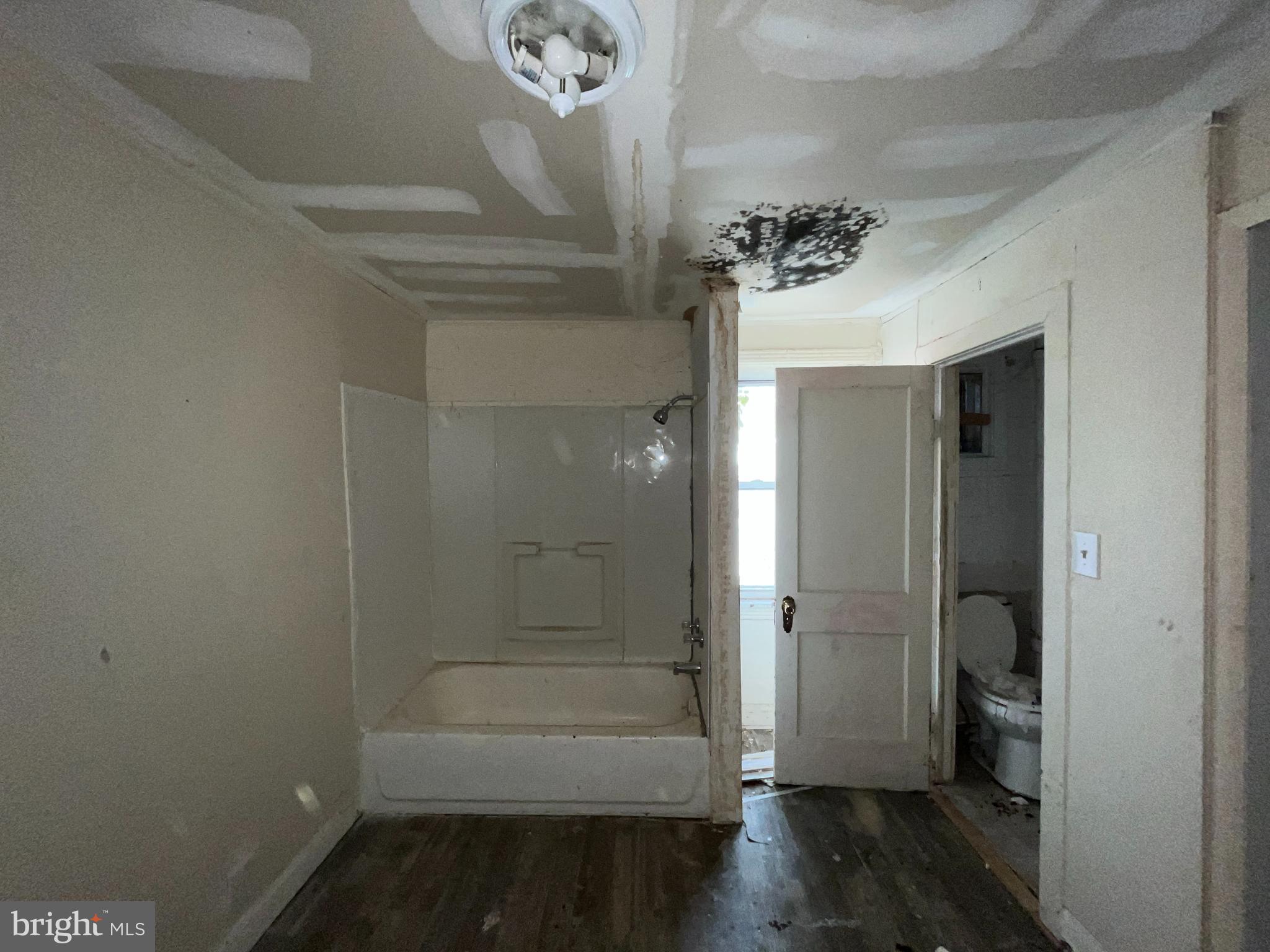 MILL HILL - Residential