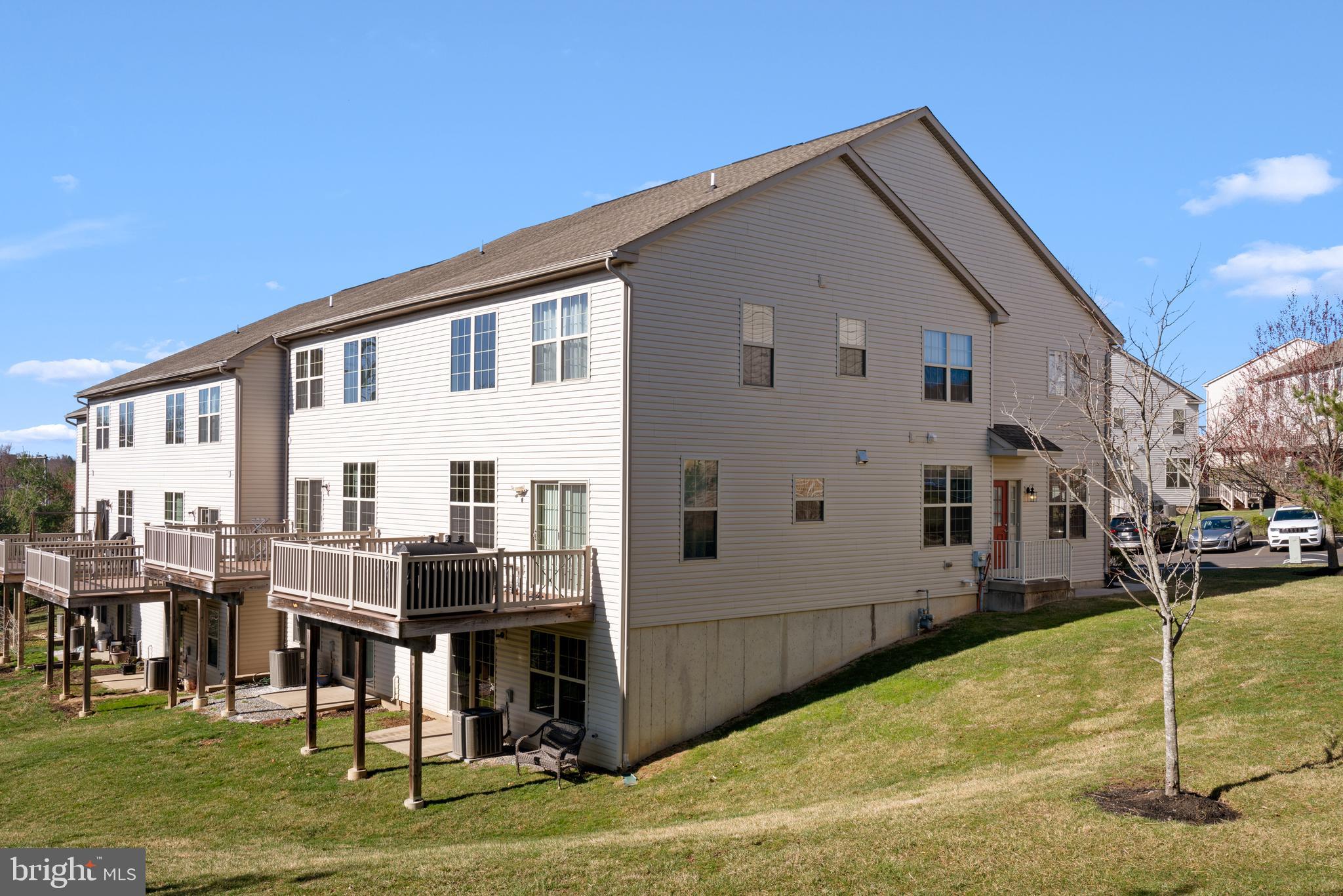 EMERALD WALK - Residential