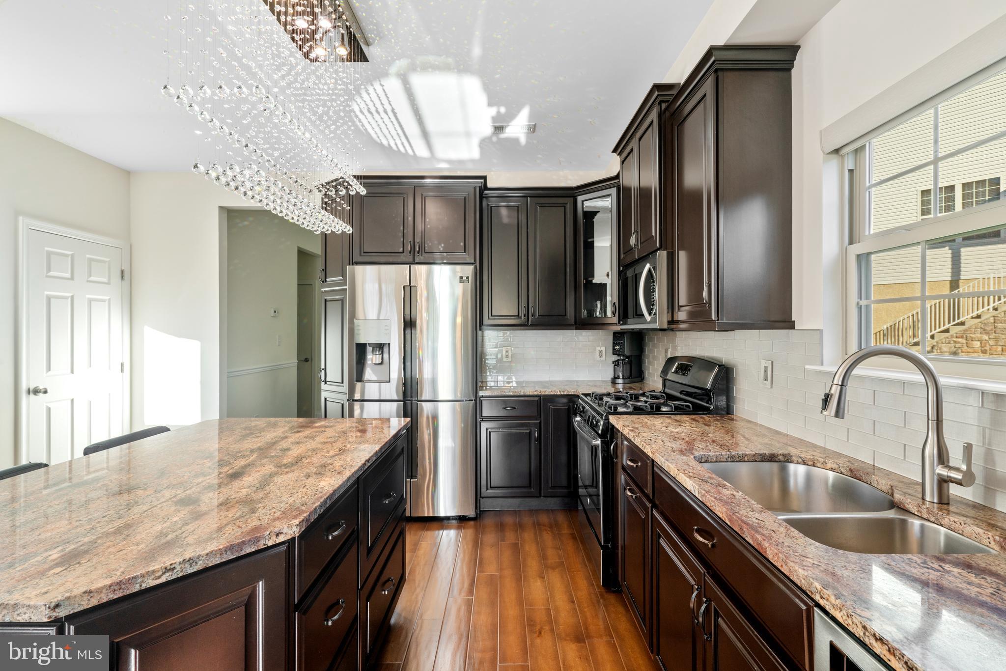 EMERALD WALK - Residential