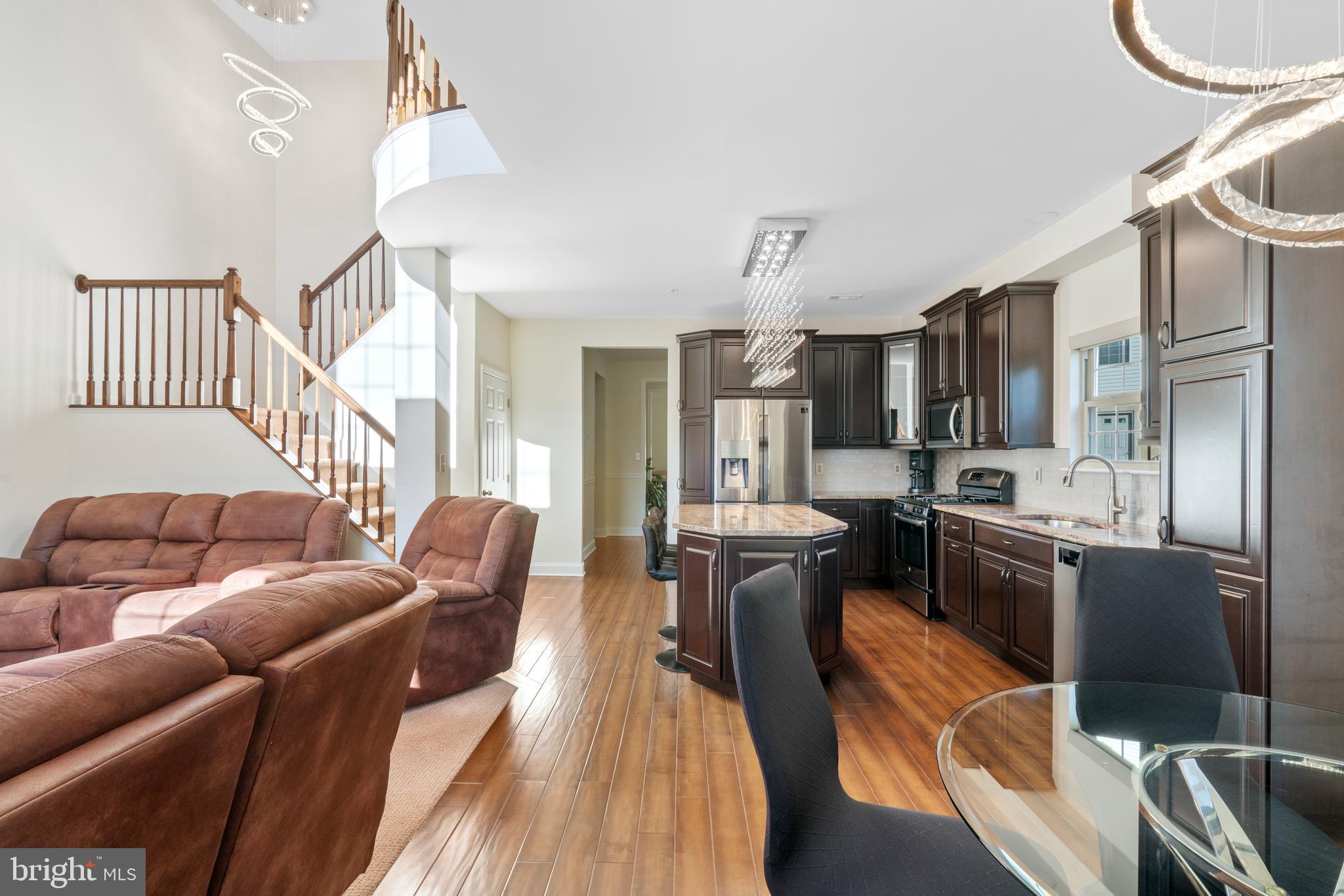 EMERALD WALK - Residential