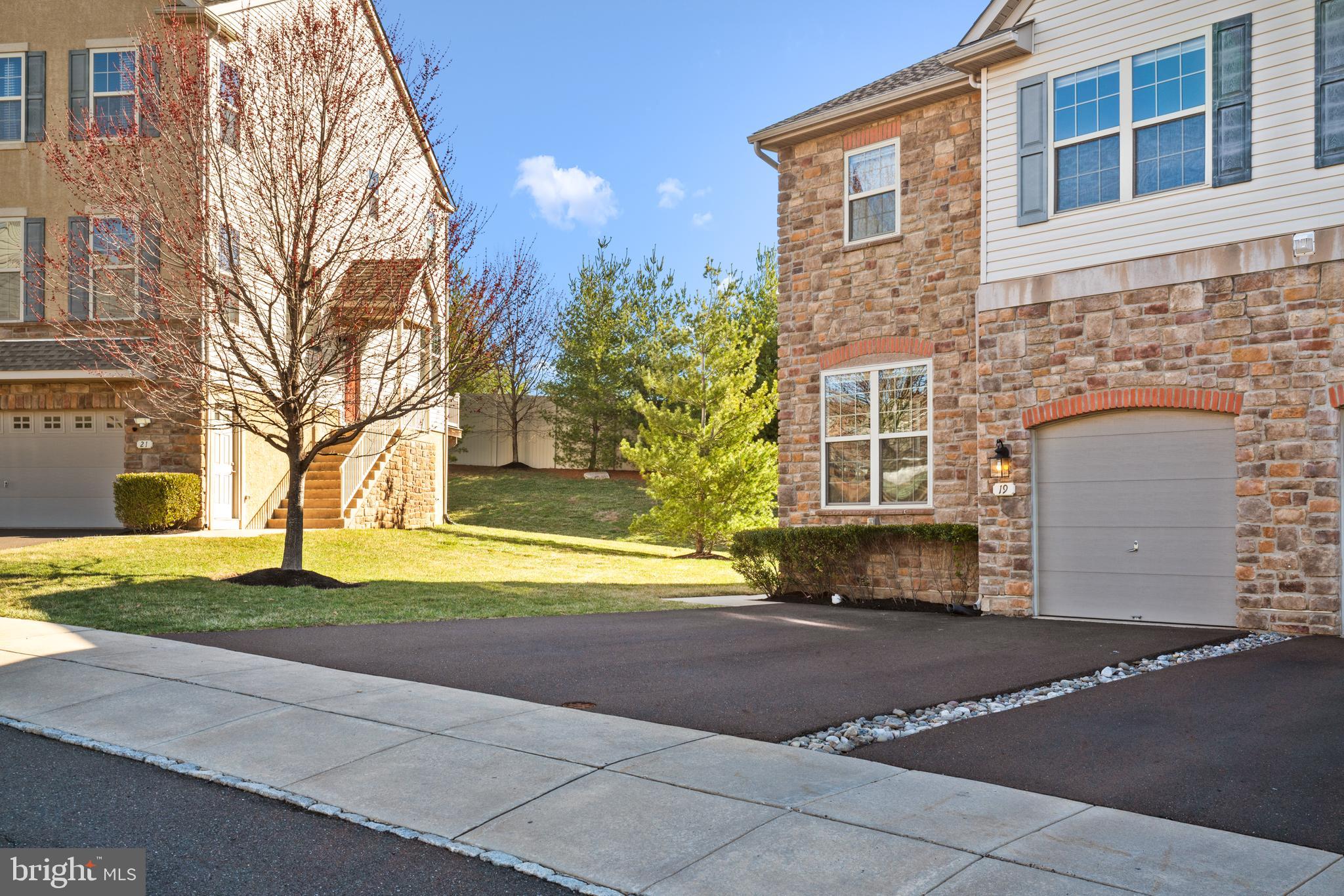 EMERALD WALK - Residential