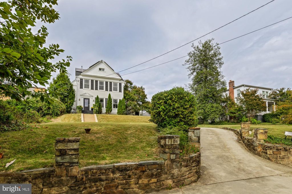 Photo of 1308 Lawrence Street NE, WASHINGTON, DC 20017 (MLS # DCDC2214052)