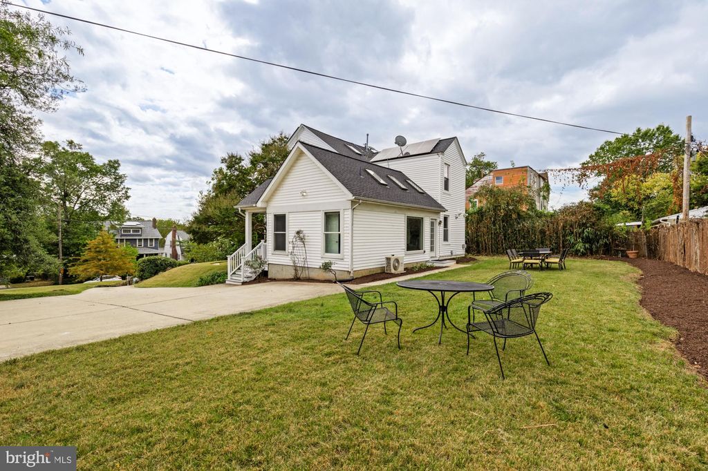 Photo of 1308 Lawrence Street NE, WASHINGTON, DC 20017 (MLS # DCDC2214052)