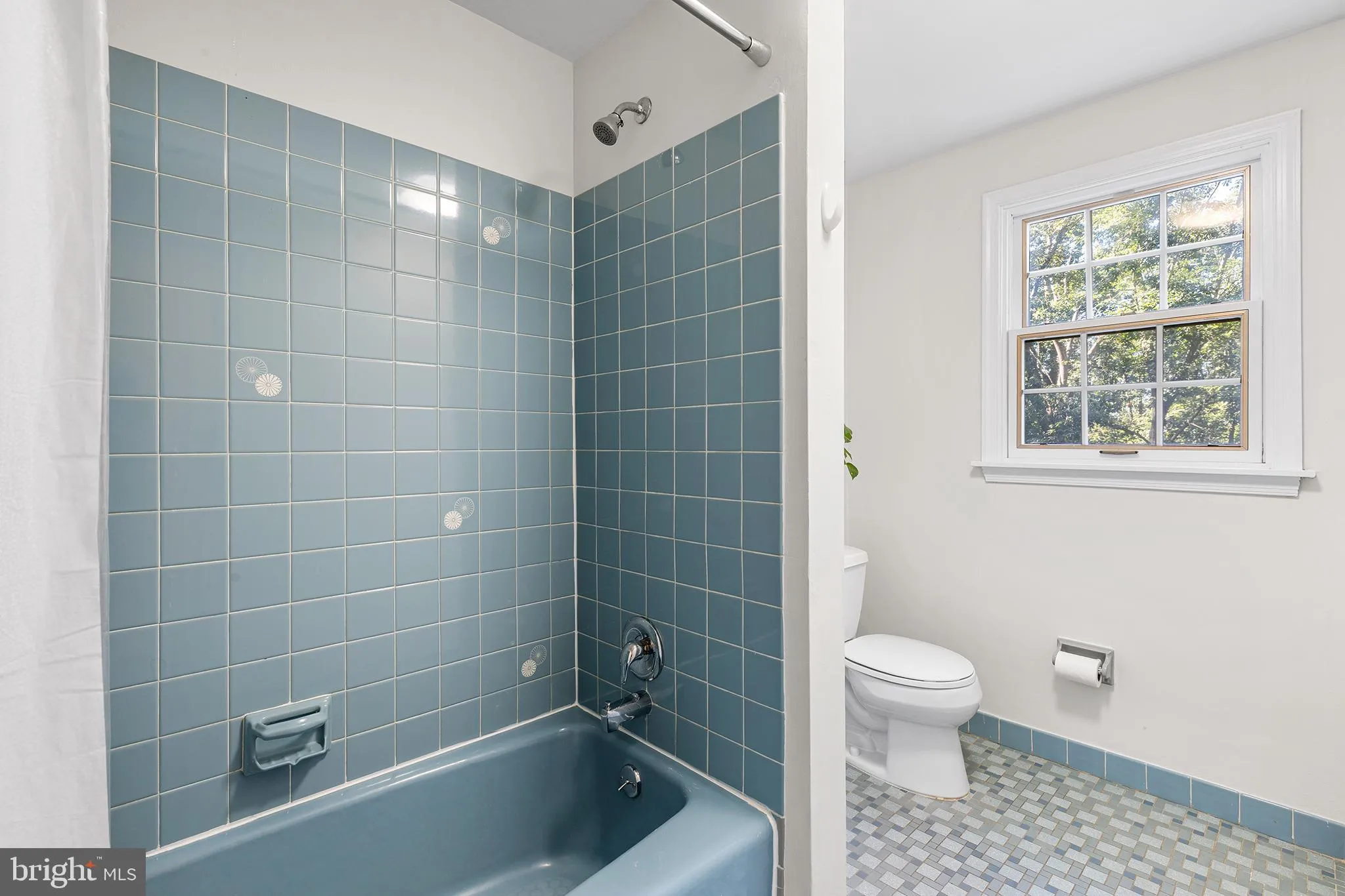 Berwyn, Pennsylvania 19312, United States, 4 Bedrooms Bedrooms, ,3 BathroomsBathrooms,Residential,Contingent,199431