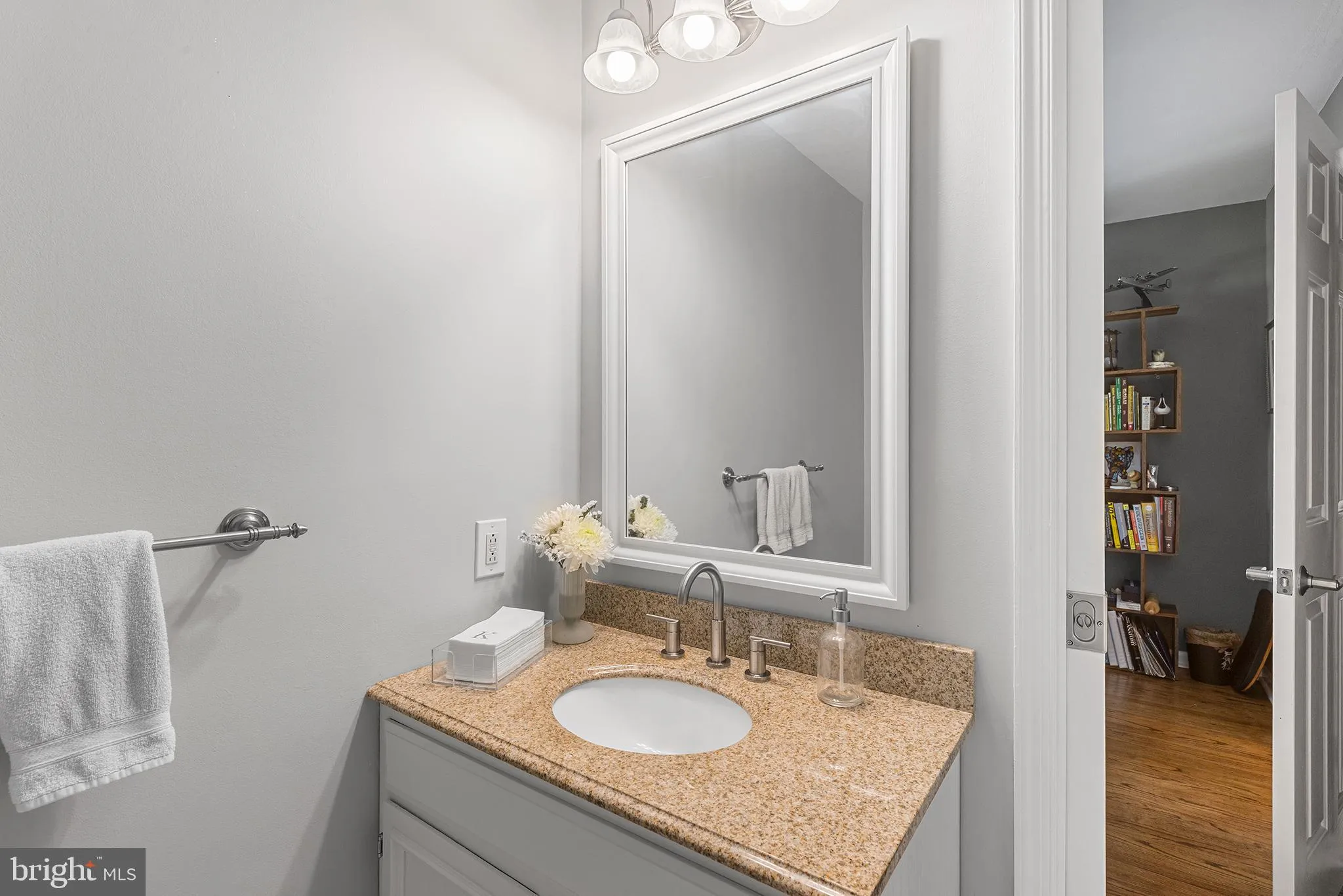 Berwyn, Pennsylvania 19312, United States, 4 Bedrooms Bedrooms, ,3 BathroomsBathrooms,Residential,Contingent,199431