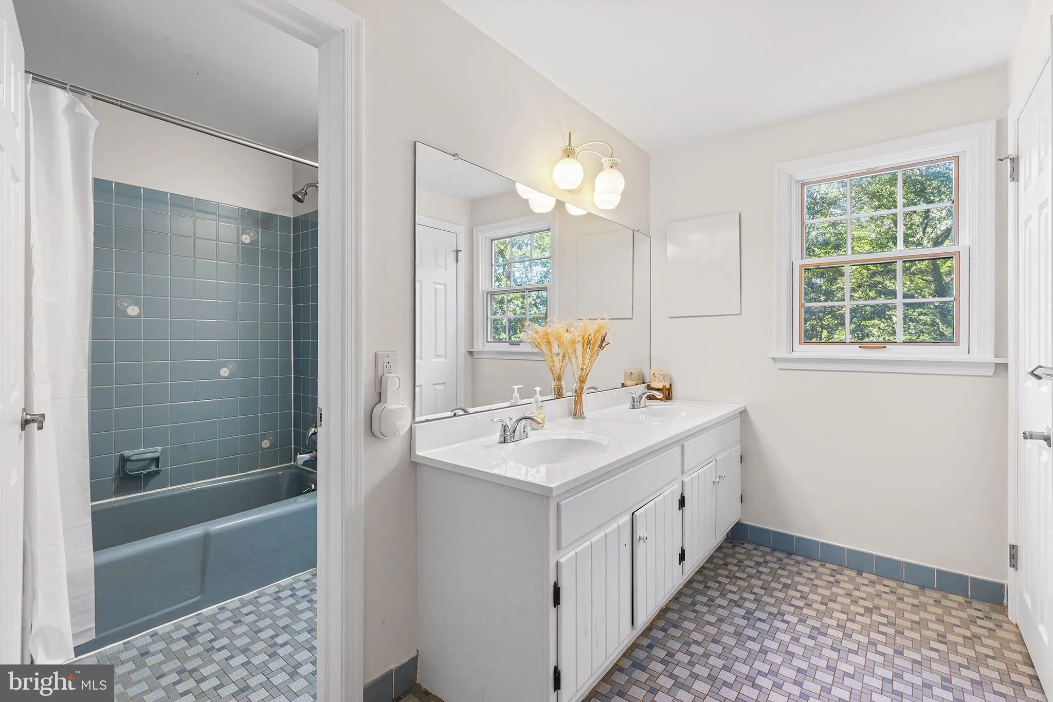 Berwyn, Pennsylvania 19312, United States, 4 Bedrooms Bedrooms, ,3 BathroomsBathrooms,Residential,Contingent,199431