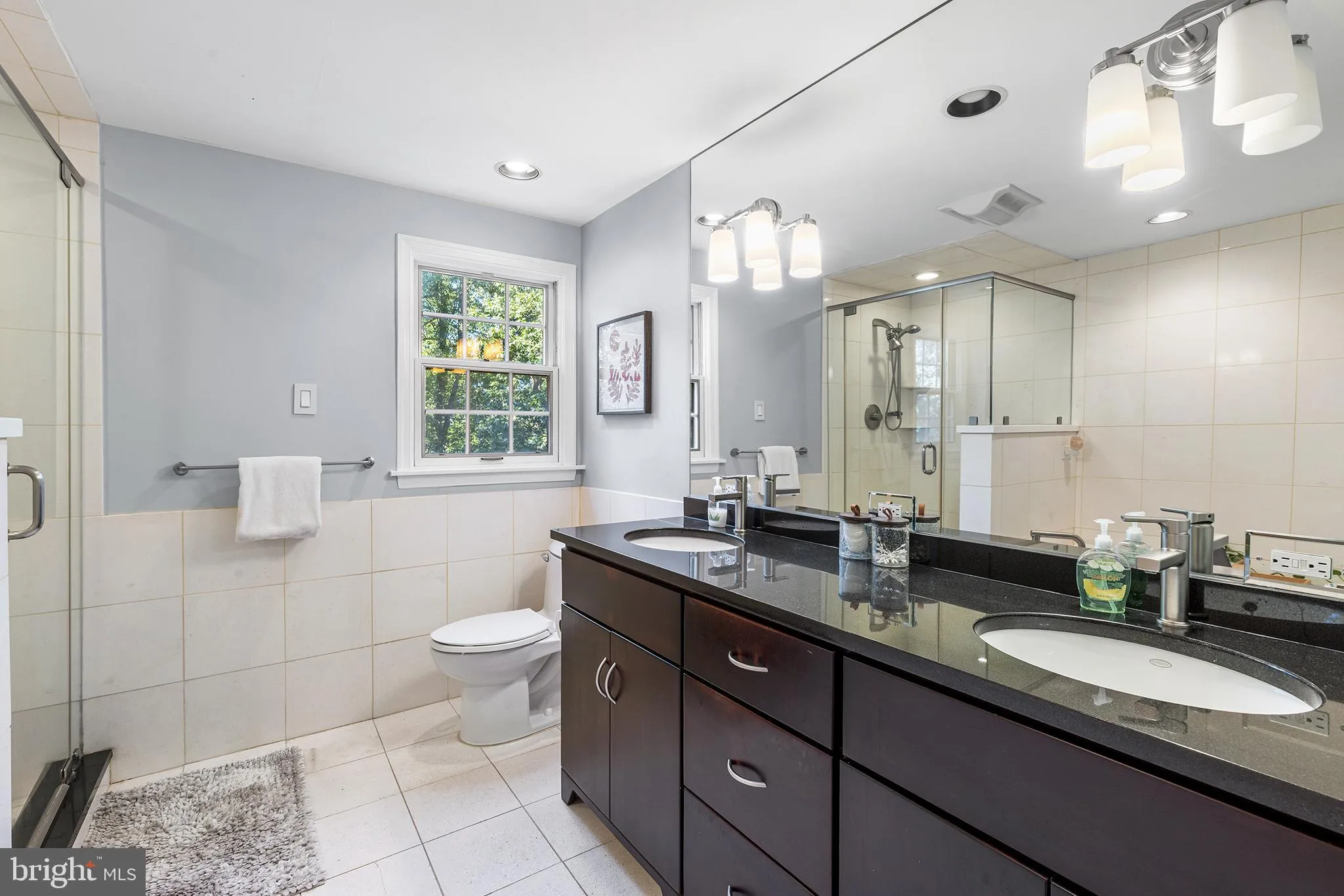 Berwyn, Pennsylvania 19312, United States, 4 Bedrooms Bedrooms, ,3 BathroomsBathrooms,Residential,Contingent,199431