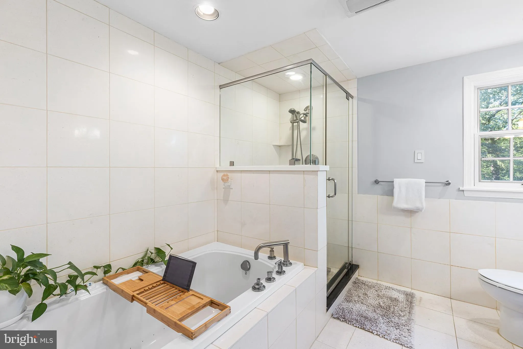 Berwyn, Pennsylvania 19312, United States, 4 Bedrooms Bedrooms, ,3 BathroomsBathrooms,Residential,Contingent,199431