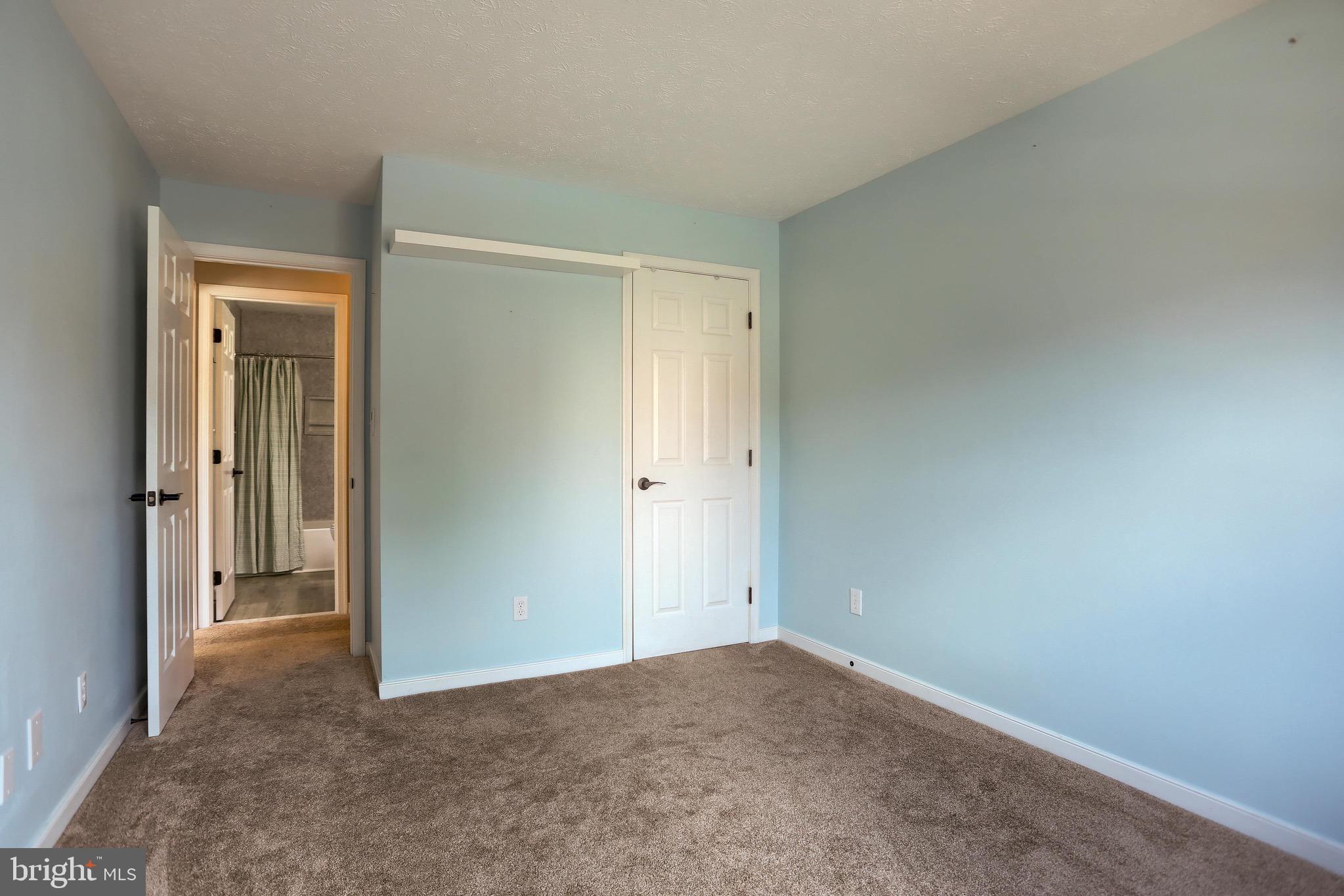 THE POND - Residential