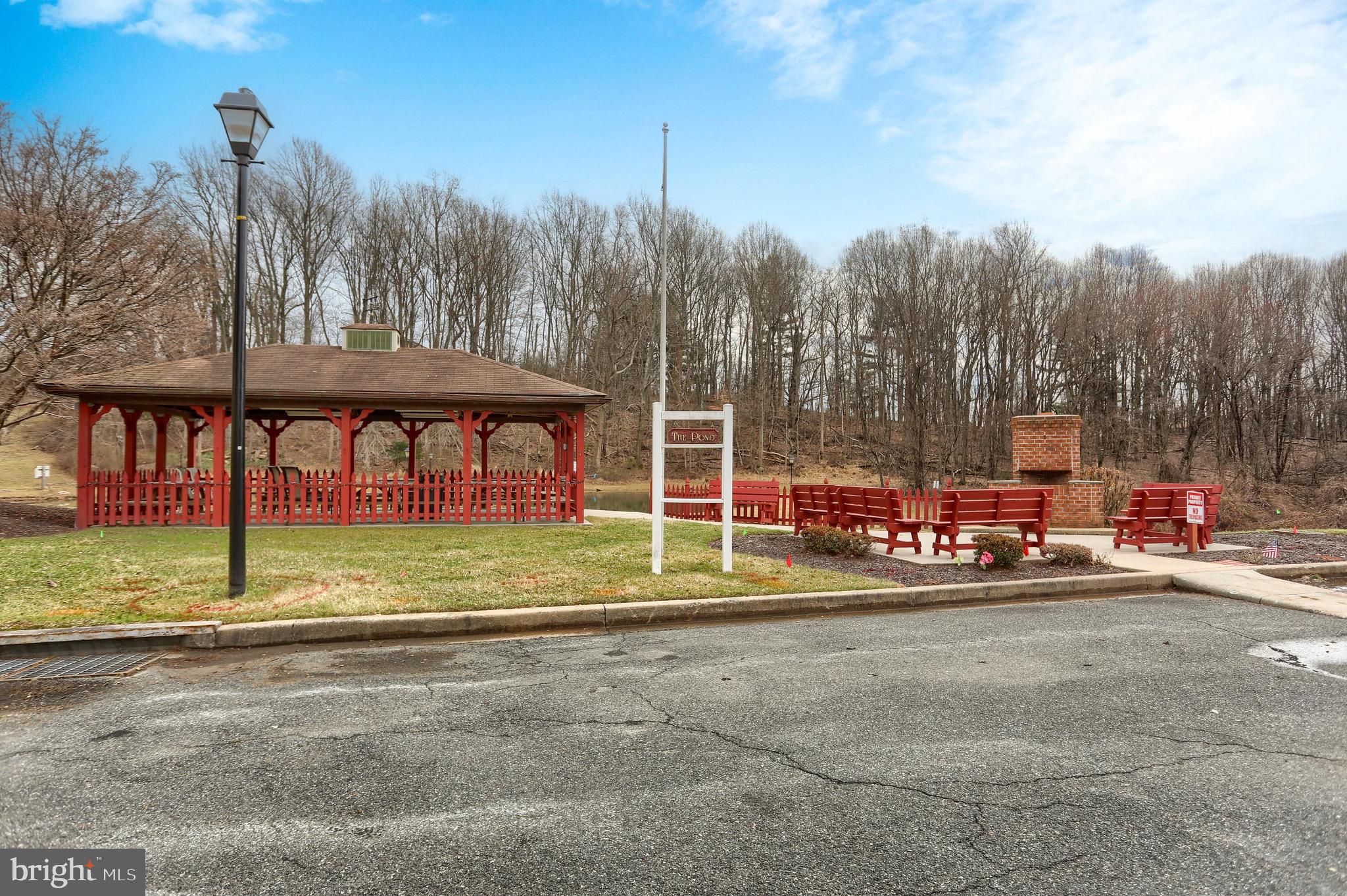 THE POND - Residential