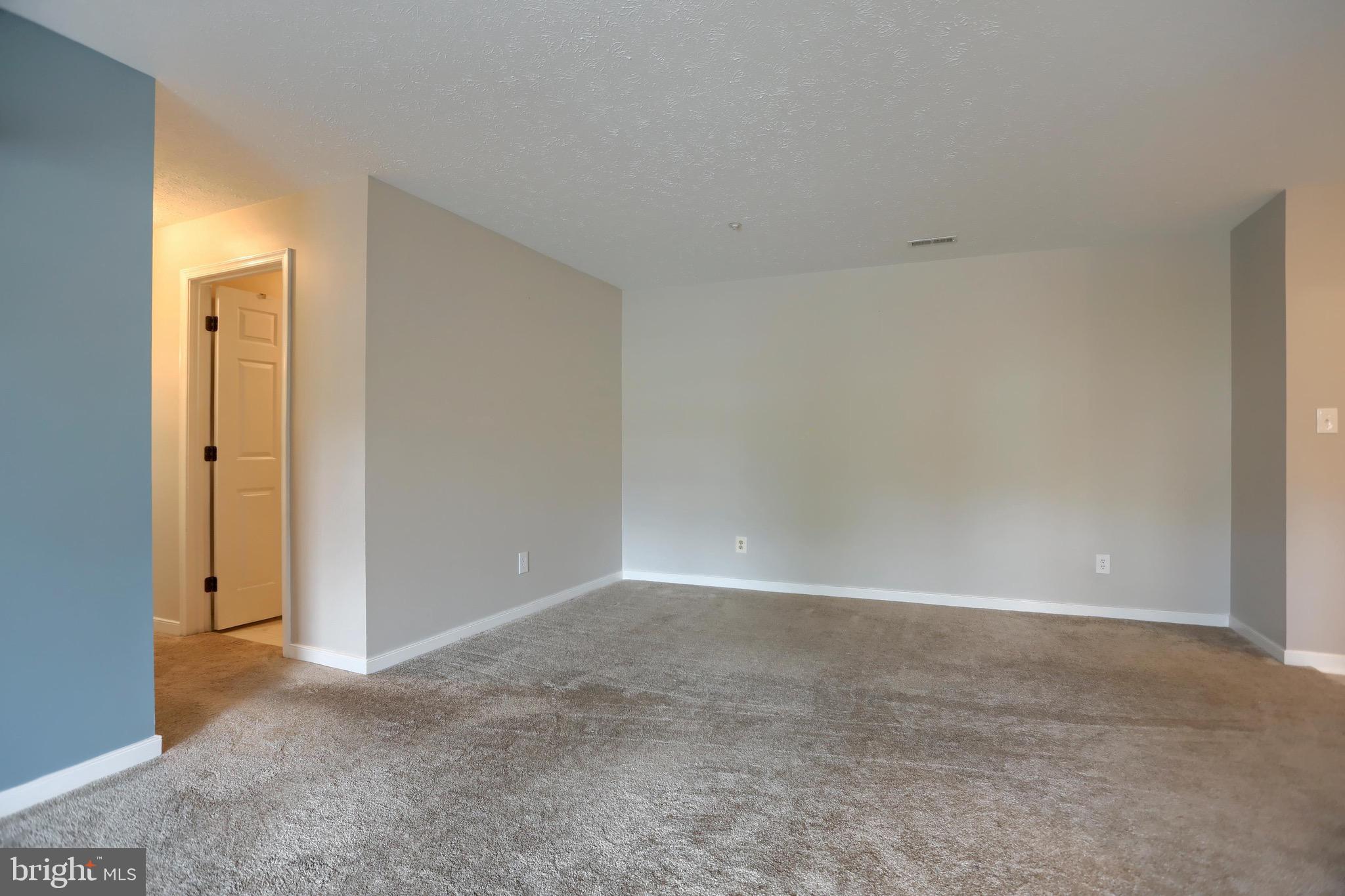 THE POND - Residential