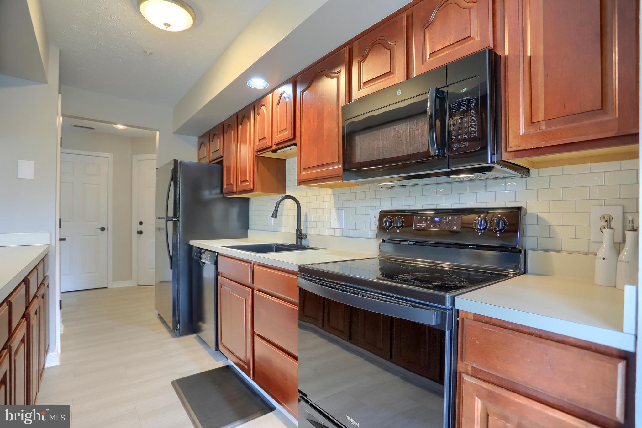 THE POND - Residential