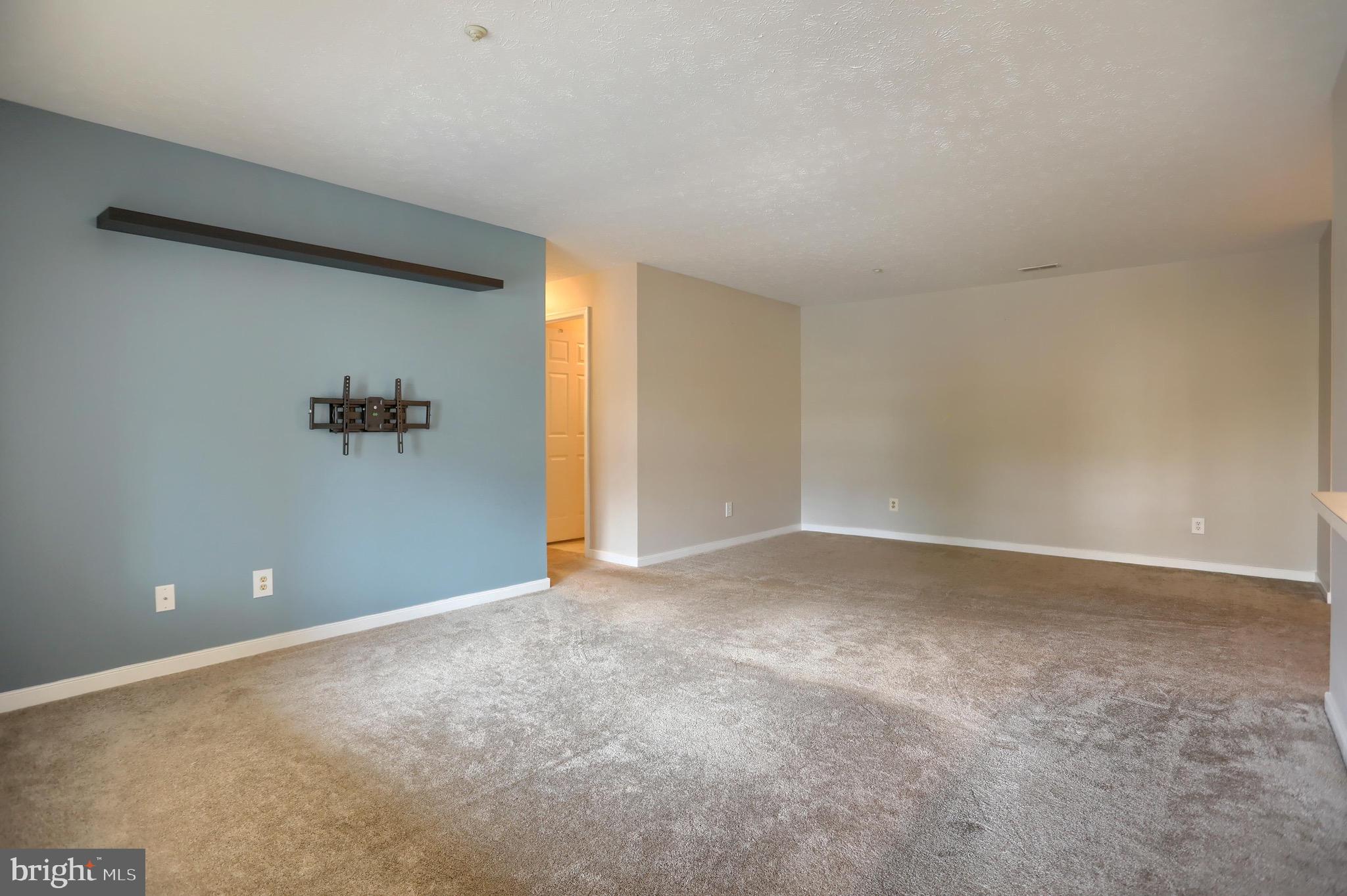 THE POND - Residential