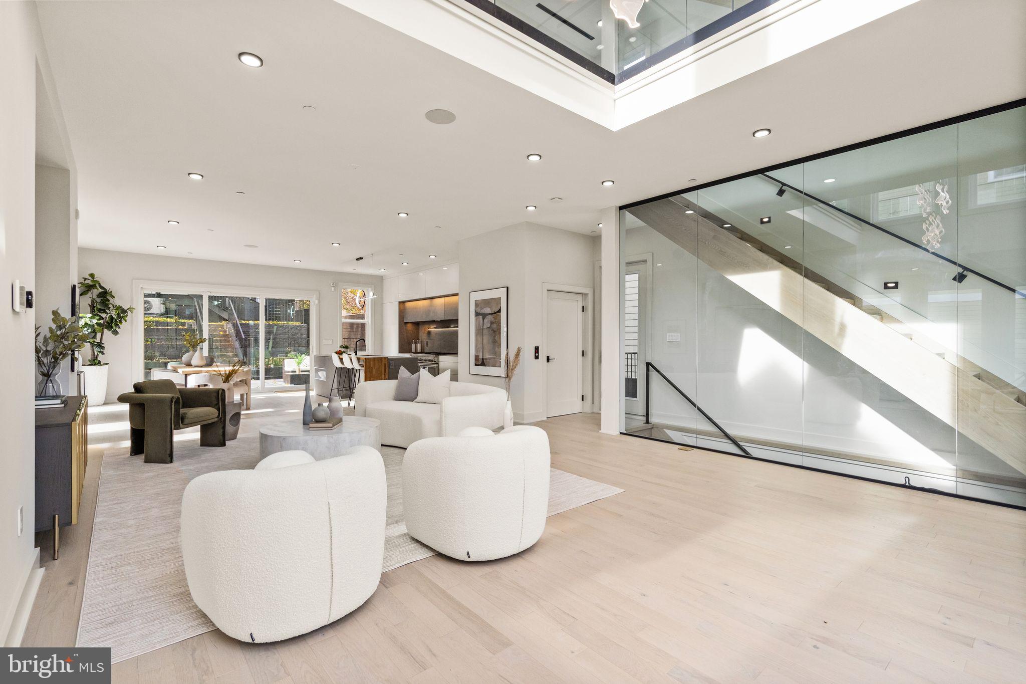 CHEVY CHASE - Residential